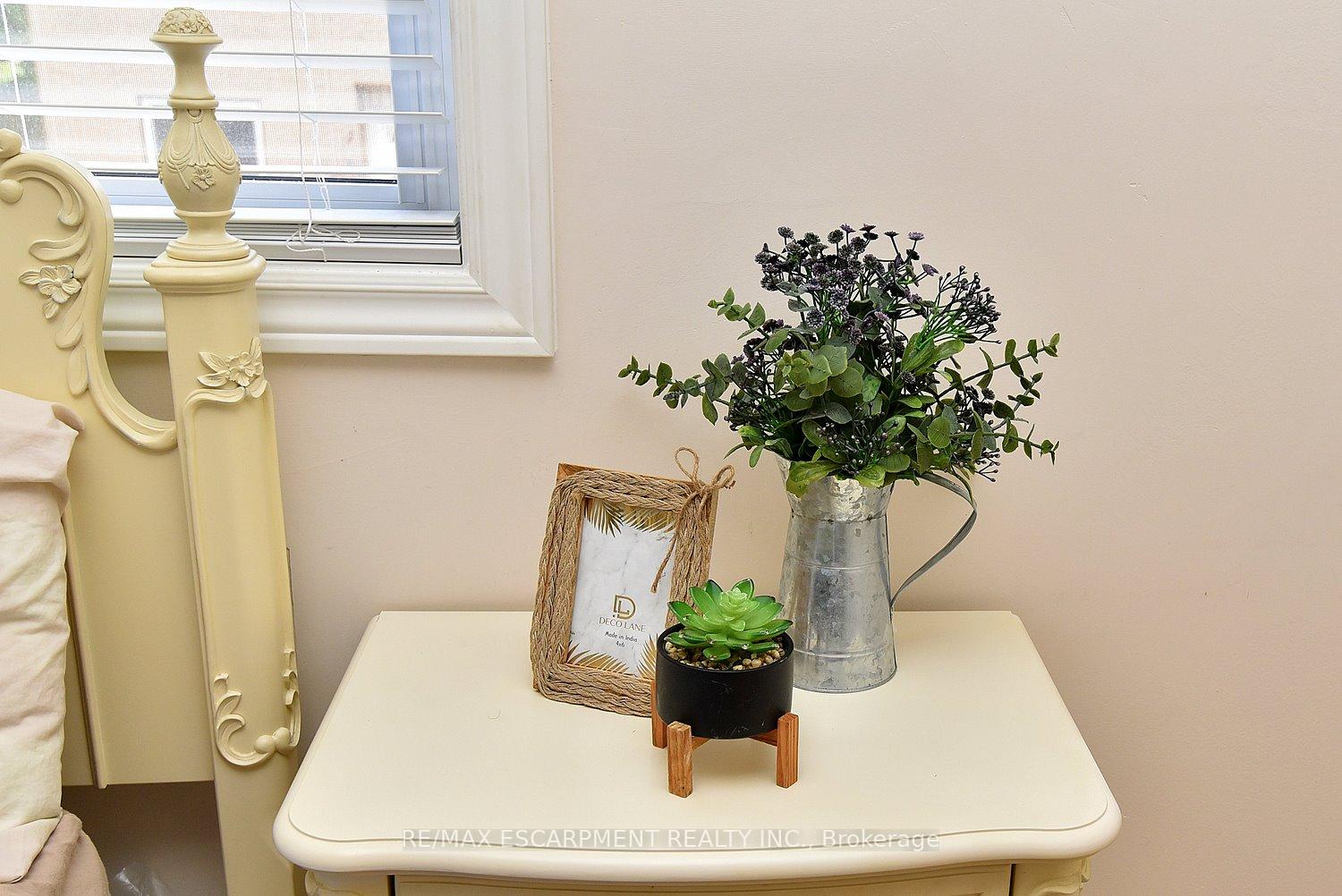 4 Bedrooms Condo at 250 Magnolia, Hamilton For sale