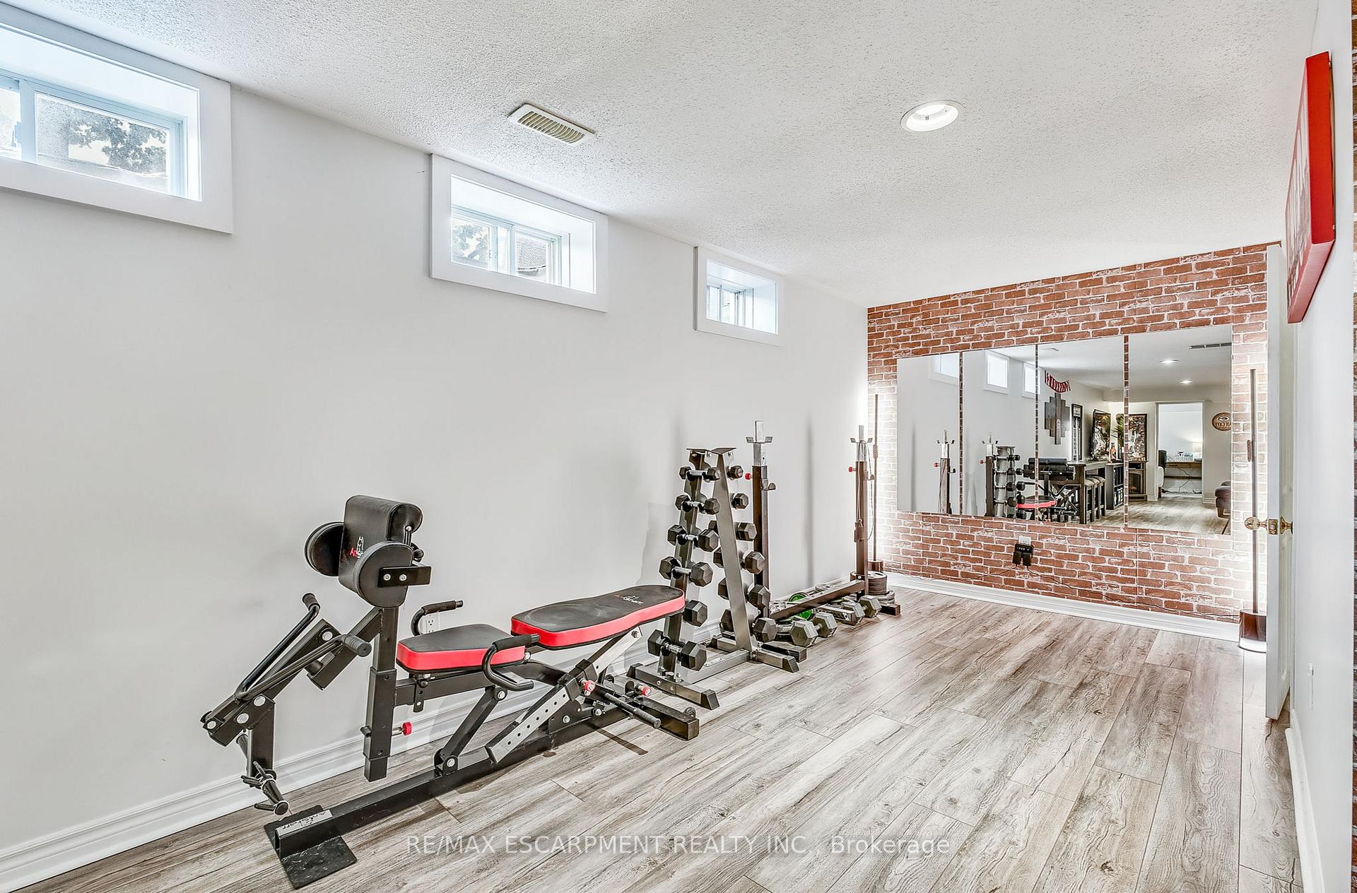 2 Bedrooms Condo at 4045 UPPER MIDDLE, Burlington For sale