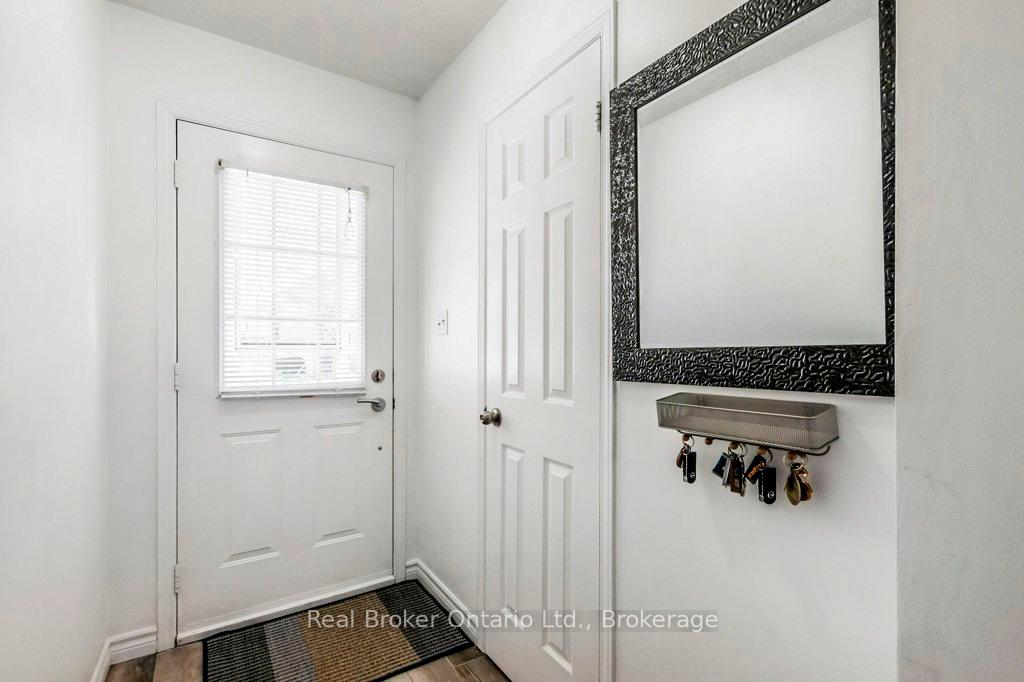 3 Bedrooms Condo at 610 Barton,  Hamilton For sale