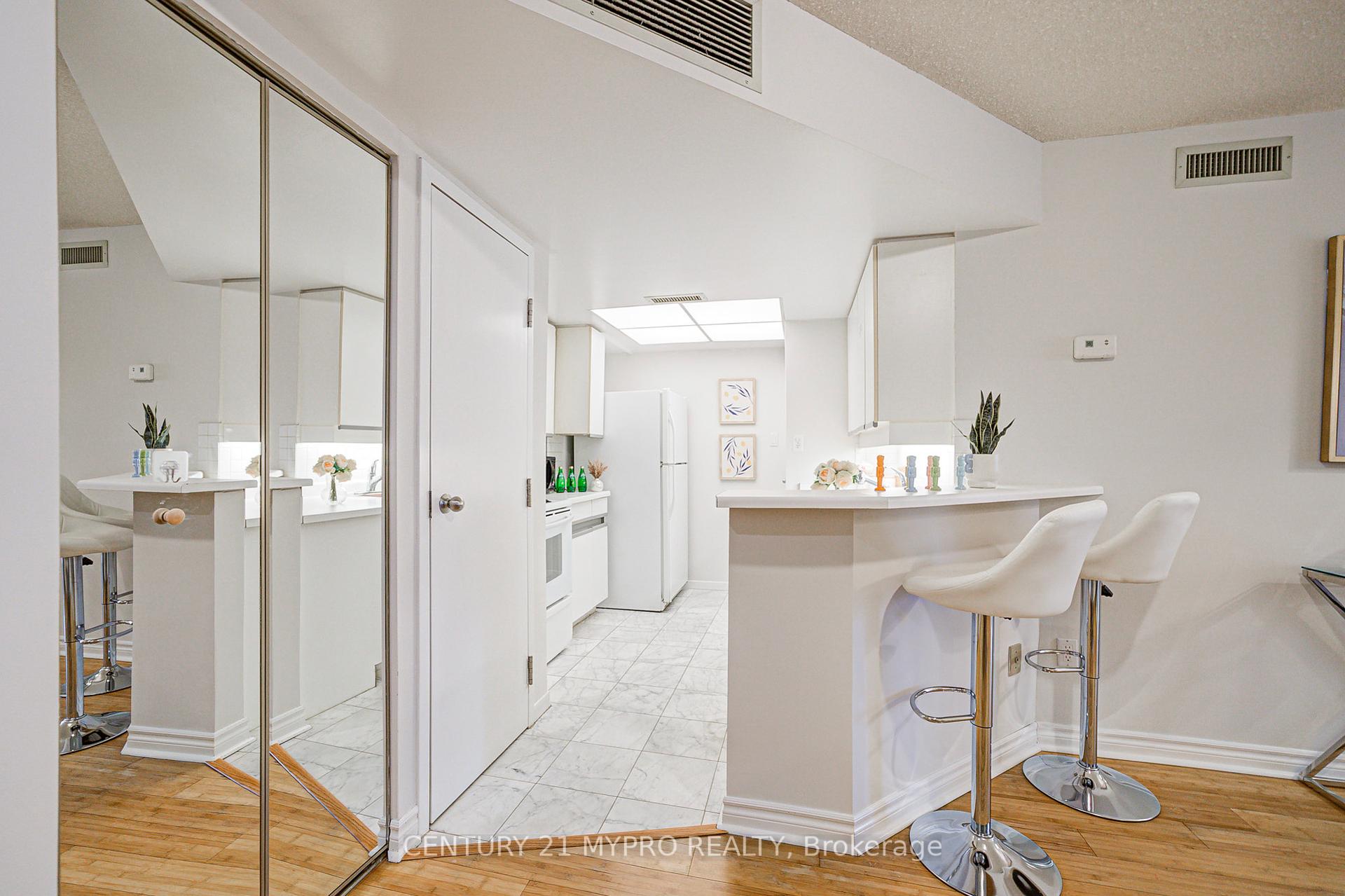 2 Bedrooms Condo at 1001 Bay, Toronto For sale