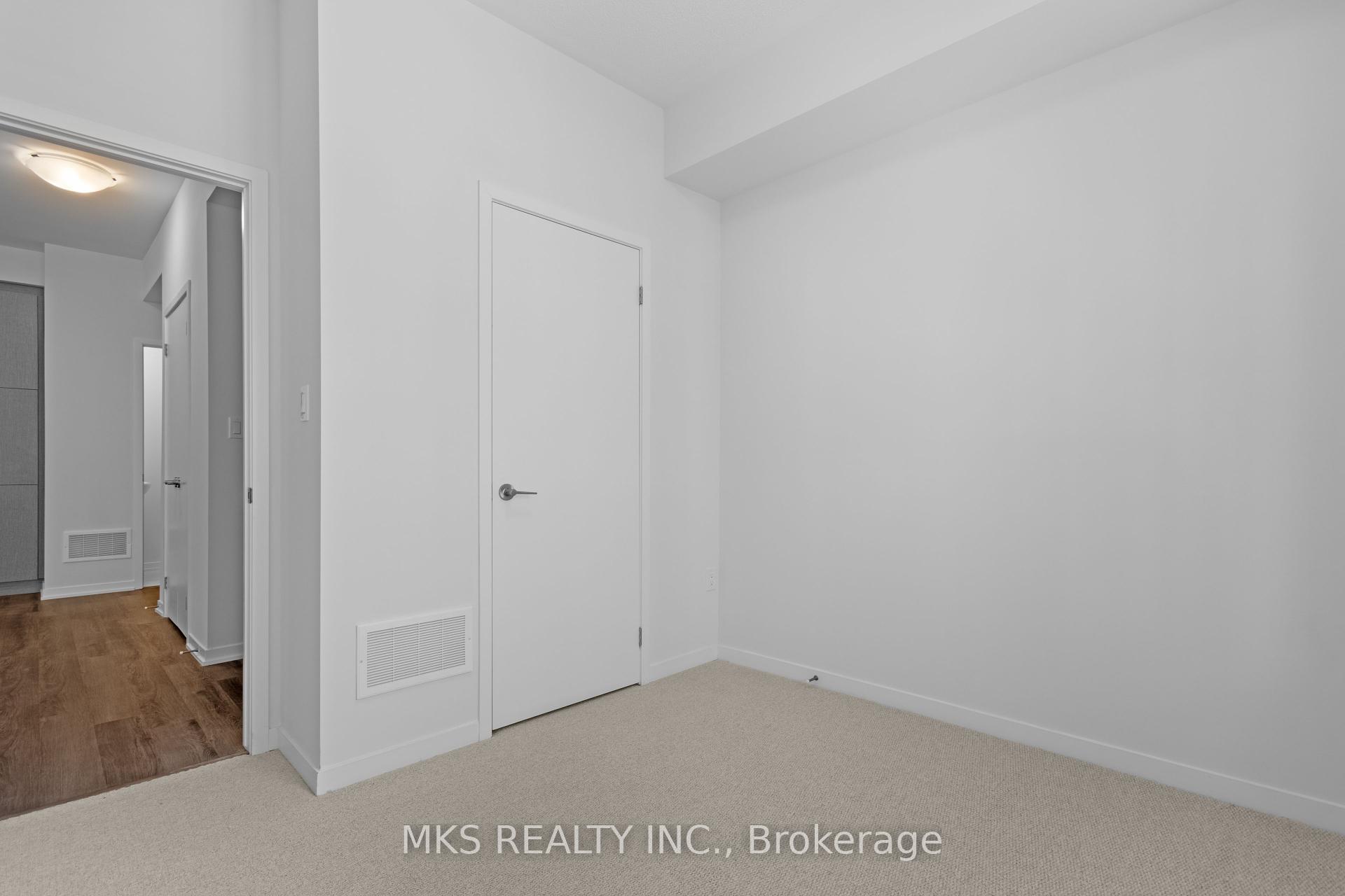 3 Bedrooms Condo at 121 Honeycrisp,  Vaughan For sale
