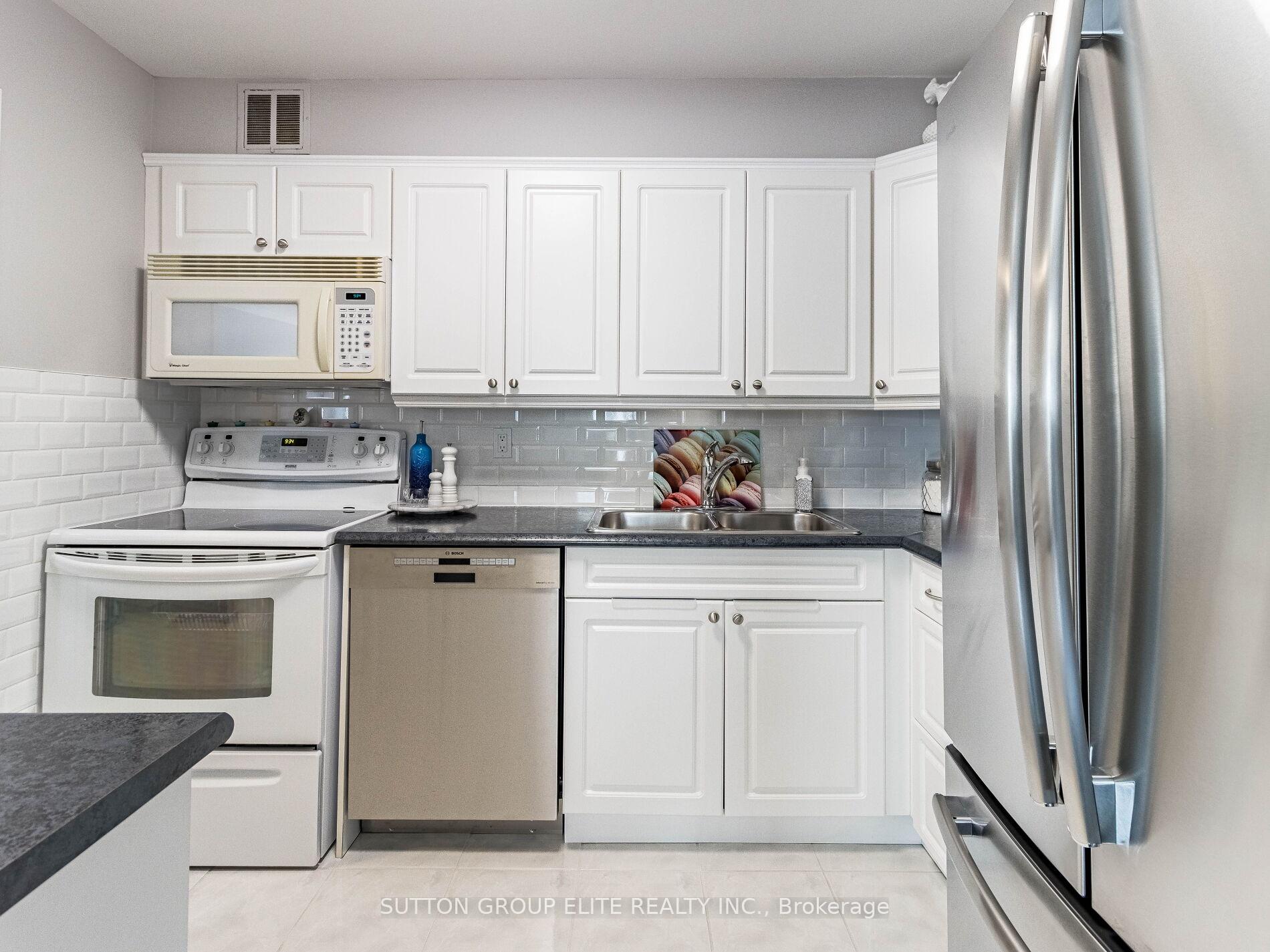 2 Bedrooms Condo at 50 Elm, Mississauga For sale