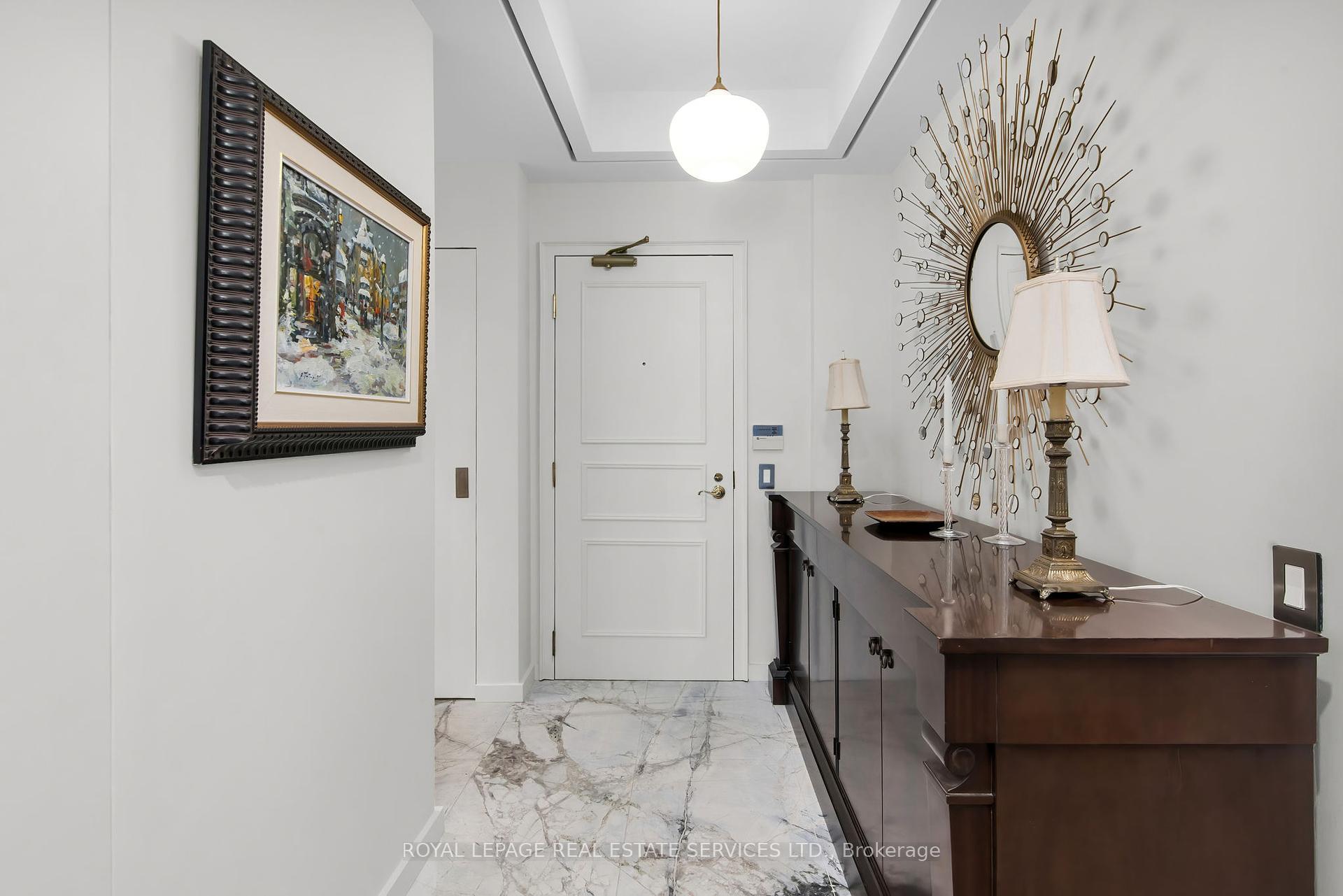 2 Bedrooms Condo at 38 Avenue, Toronto For sale