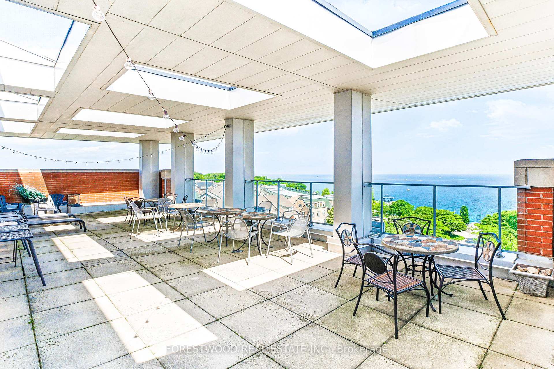 2 Bedrooms Condo at 80 Port, Mississauga For sale