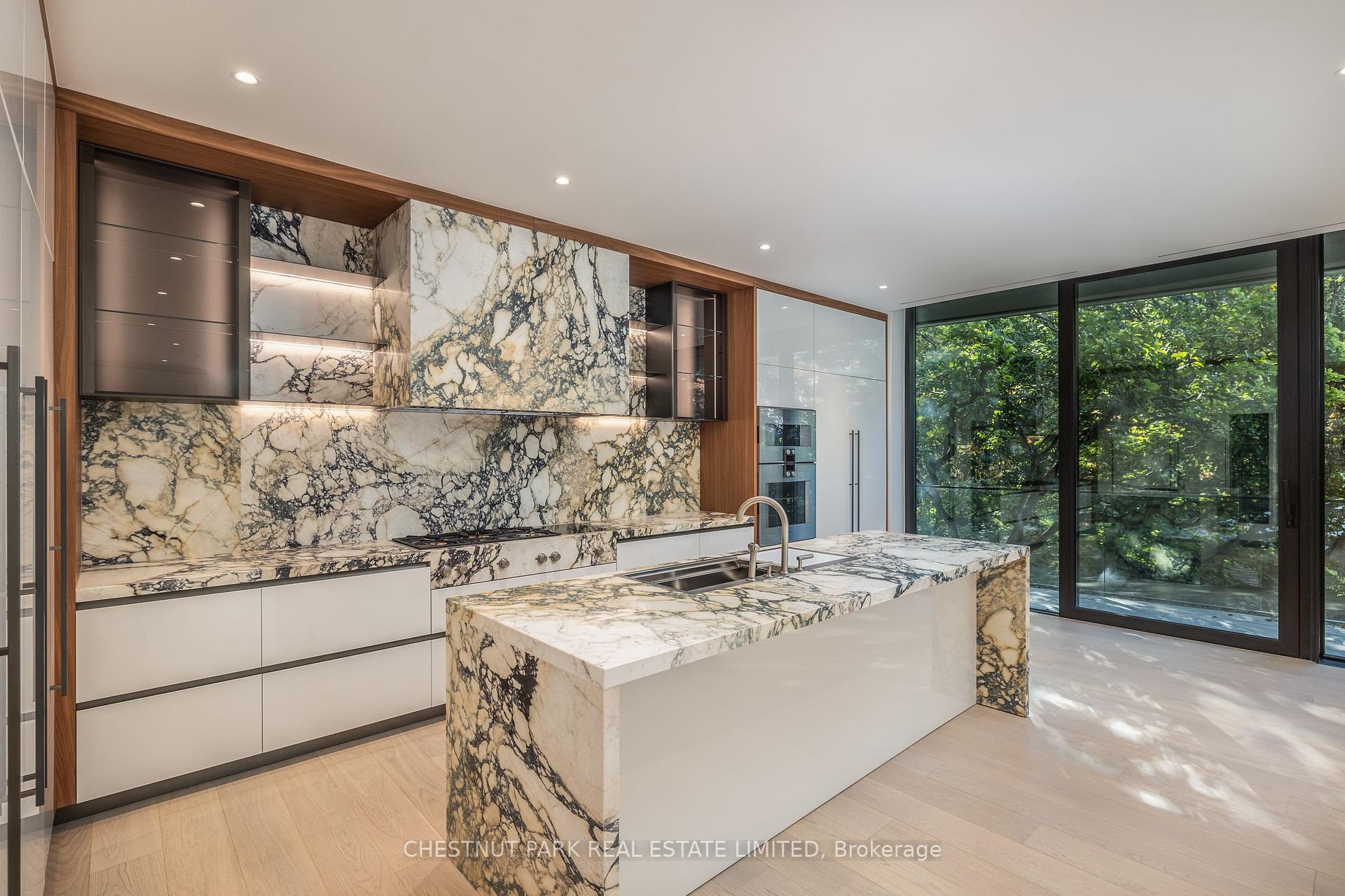 2 Bedrooms Condo at 7 Dale, Toronto For sale