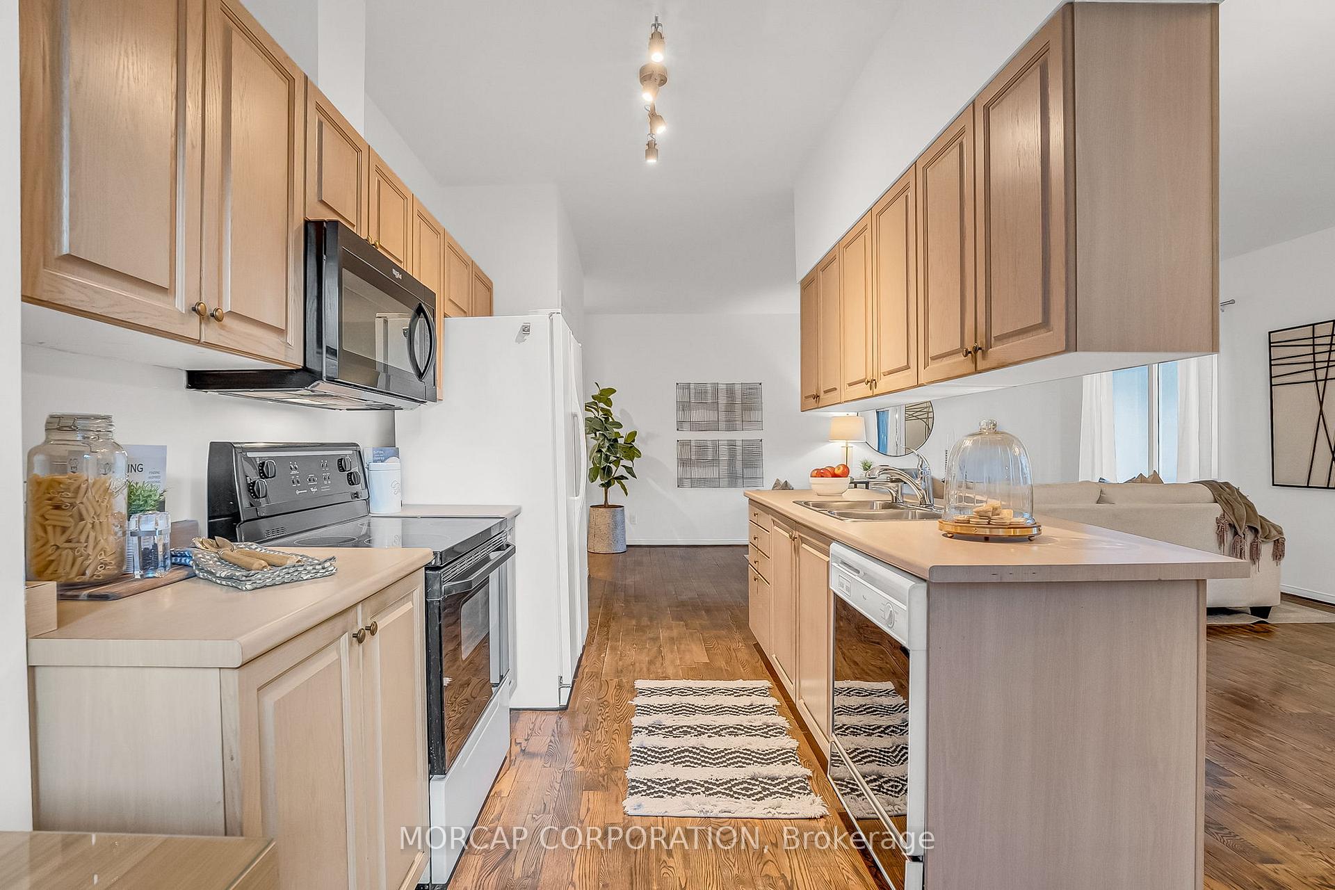 2 Bedrooms Condo at 600 Eglinton, Toronto For sale