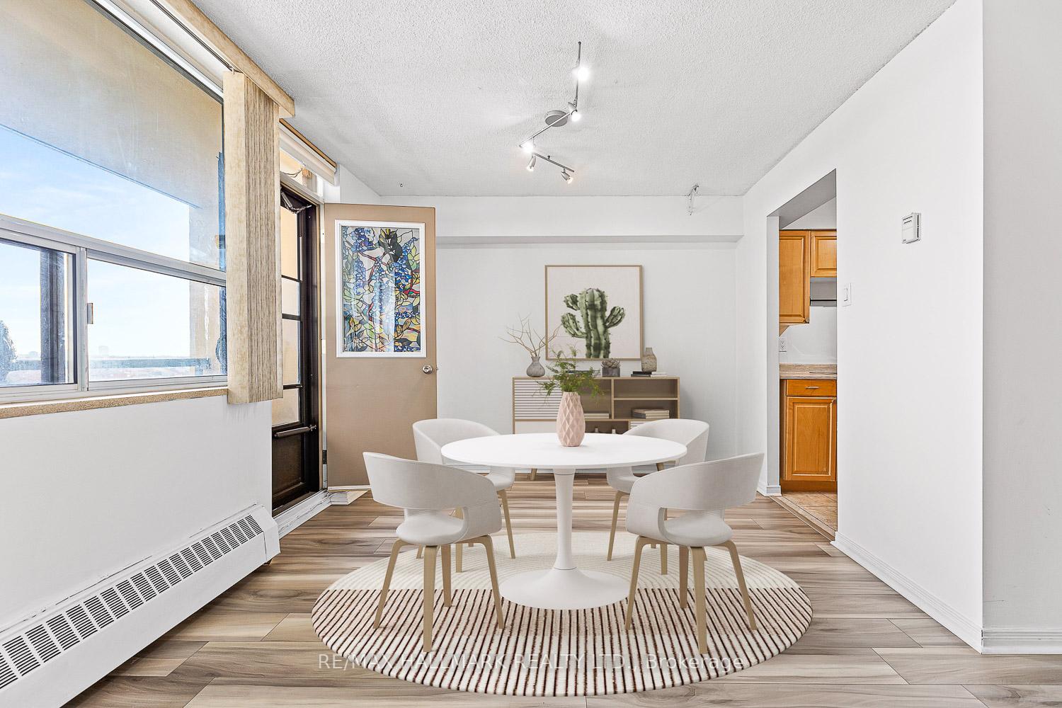 2 Bedrooms Condo at 5 Frith,  Toronto For sale