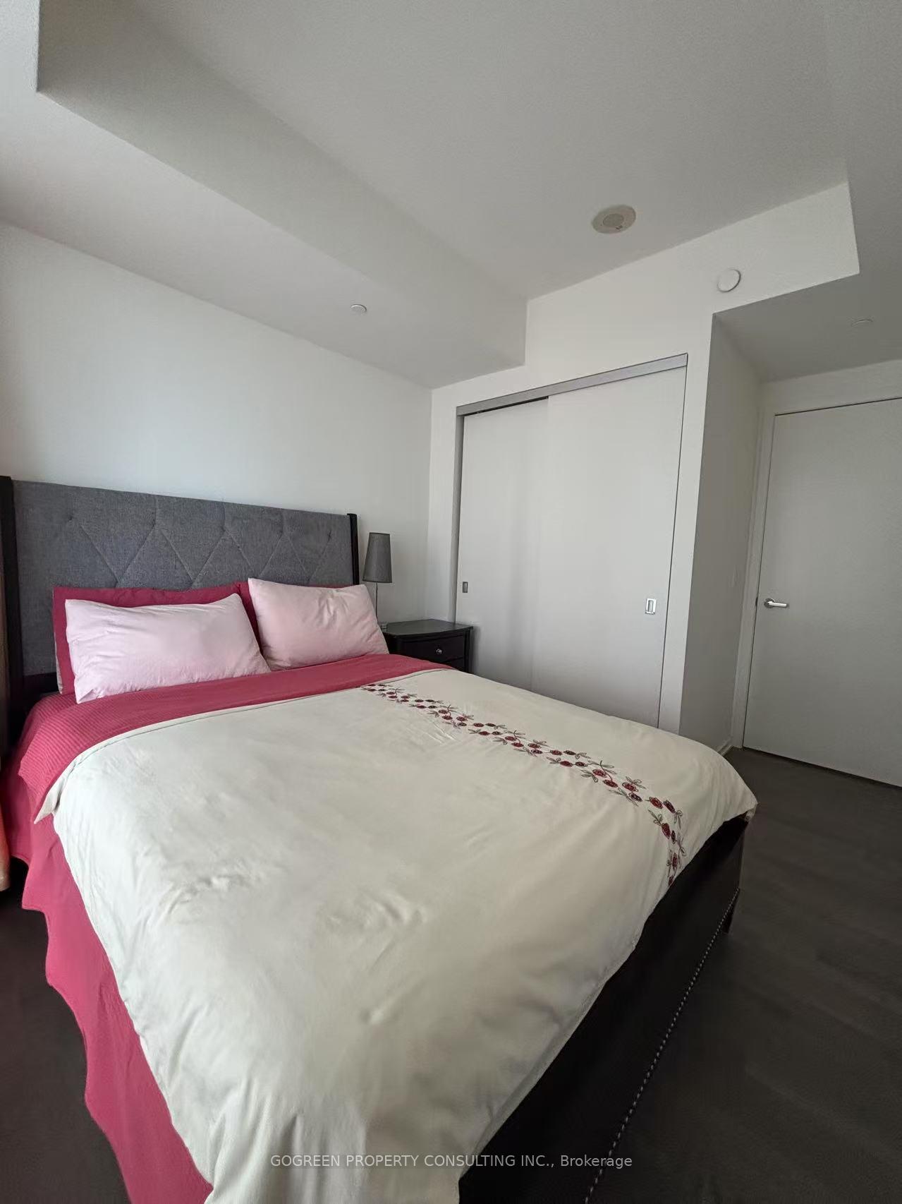 2 Bedrooms Condo at 1 Bloor,  Toronto For sale