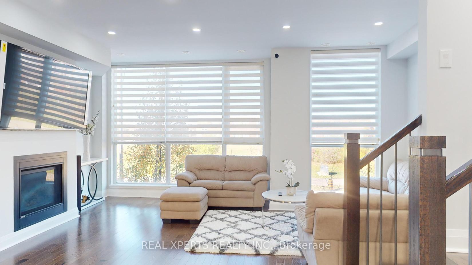 4 Bedrooms Condo at 90 Little Creek,  Mississauga For sale