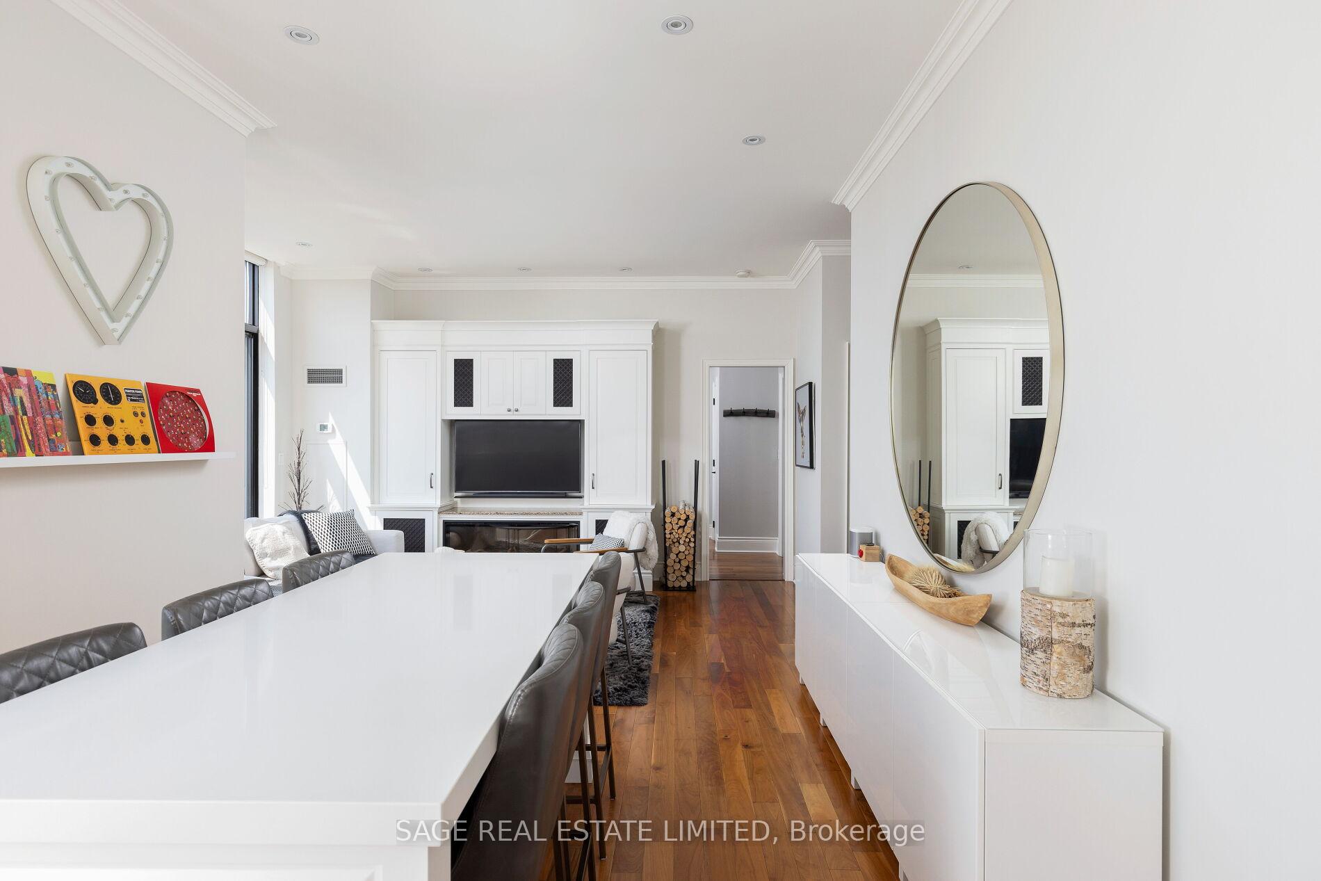 2 Bedrooms Condo at 25 Earlington, Toronto For sale