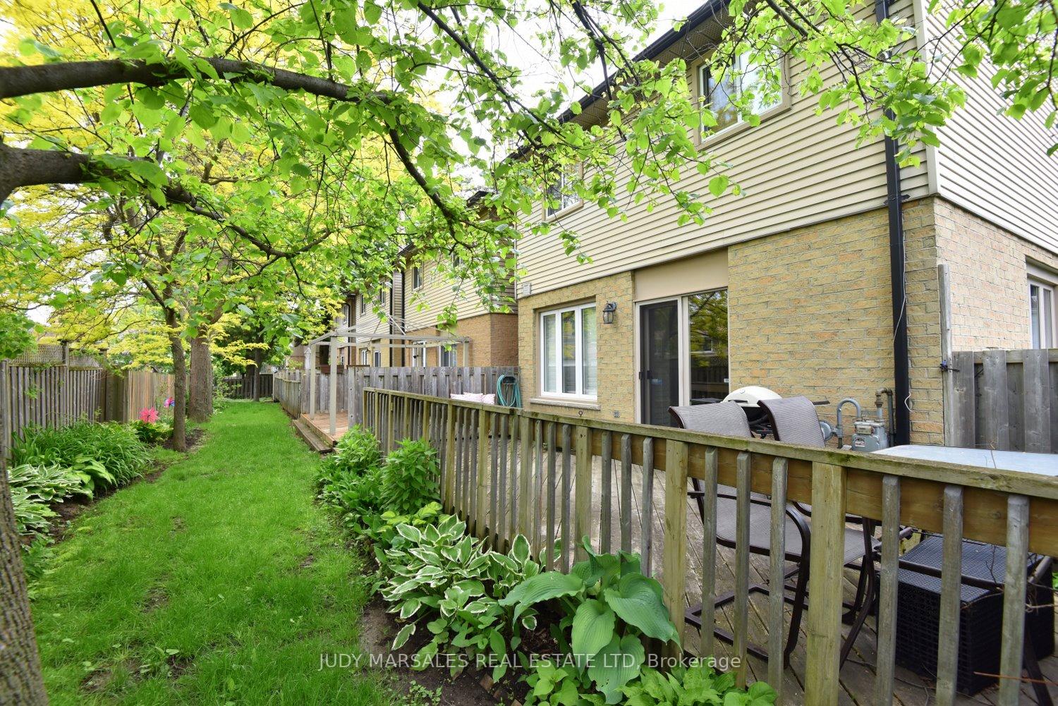 3 Bedrooms Condo at 644 Upper Paradise, Hamilton For sale