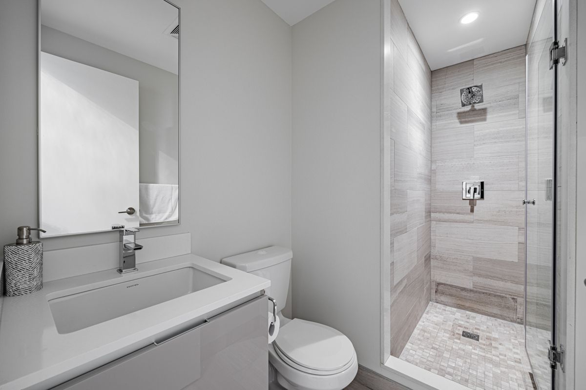 200 Bloor Street W 1001