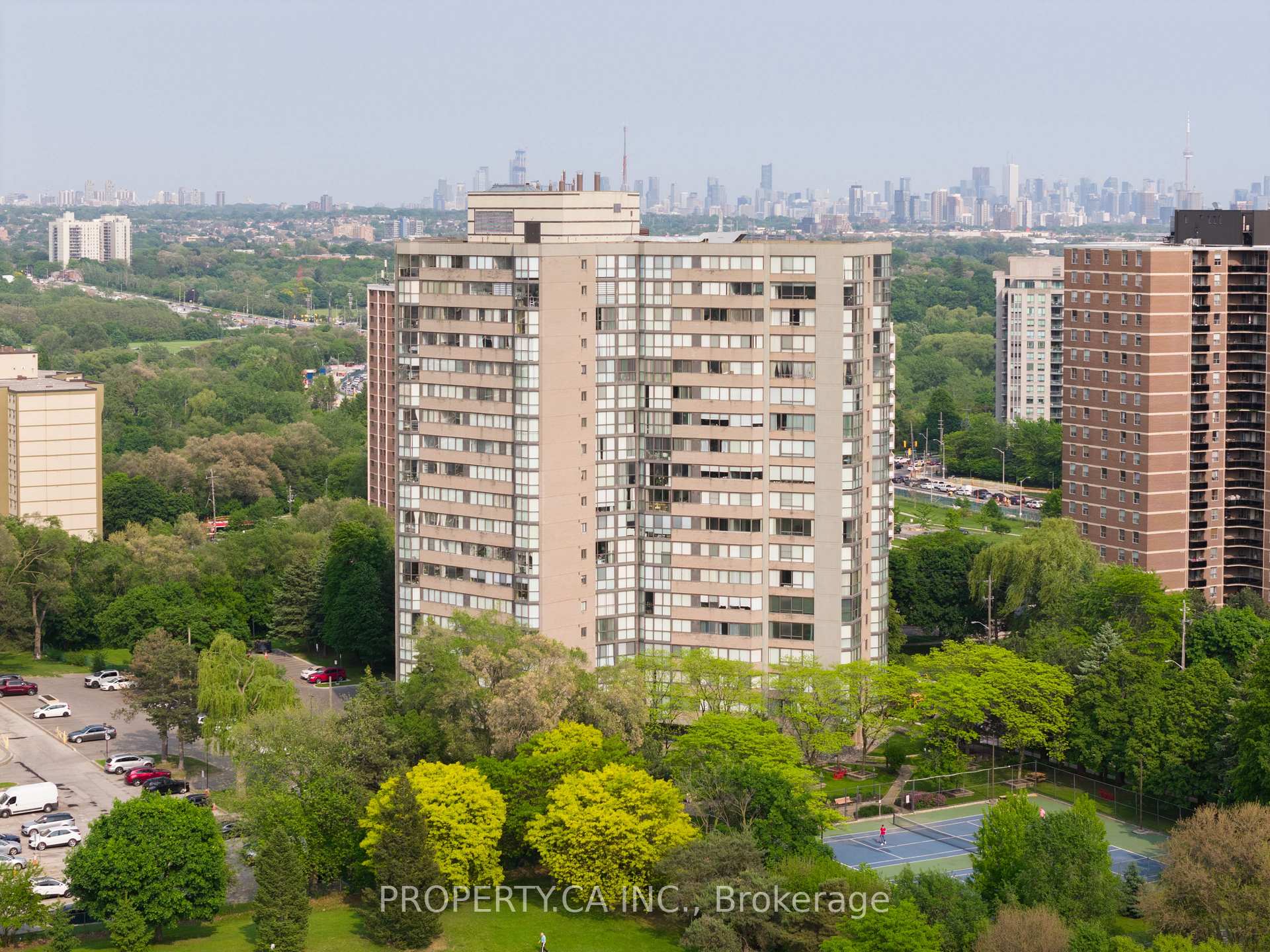 3 Bedrooms Condo at 40 Richview, Toronto For sale