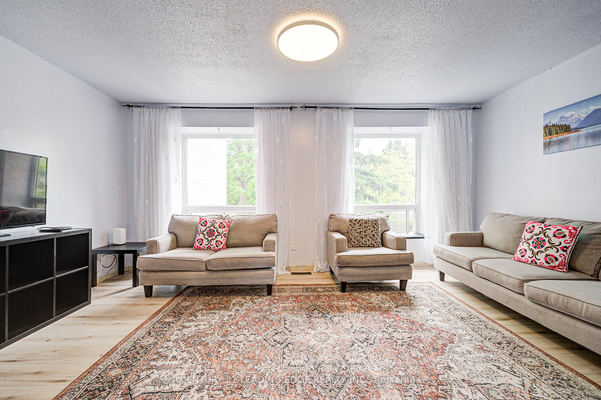 5 Bedrooms Condo at 25 Collinsgrove, Toronto For sale