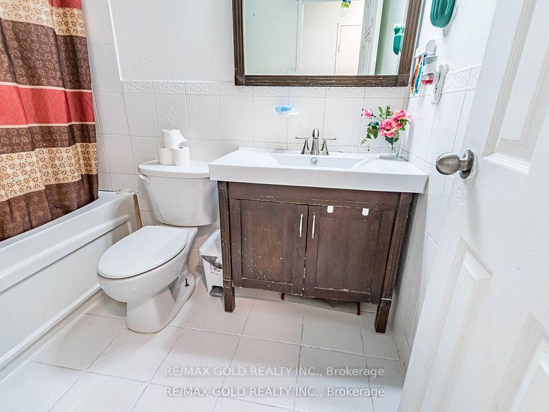 3 Bedrooms Condo at 3555 Derry, Mississauga For sale
