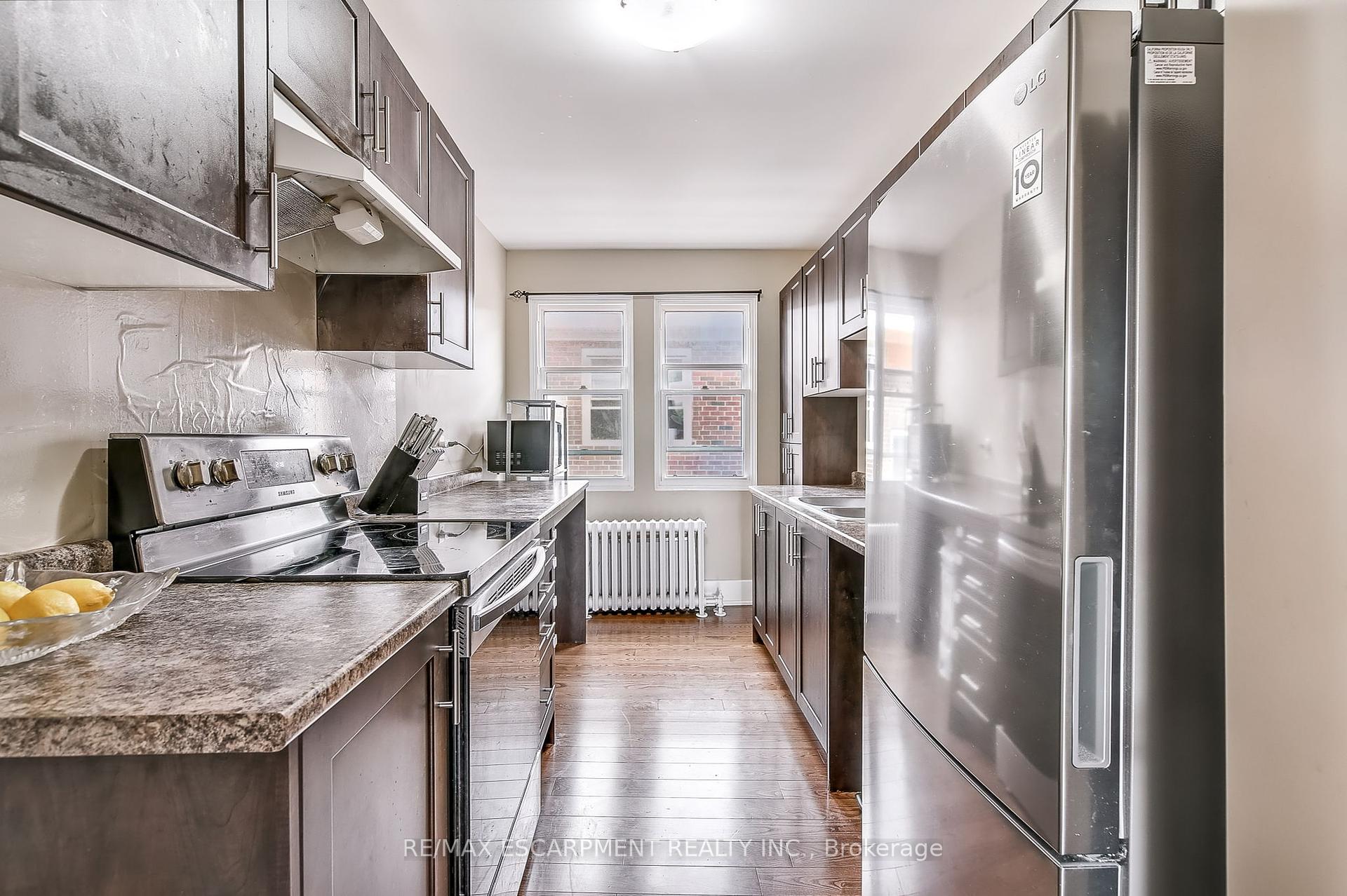 2 Bedrooms Condo at 25 Mountwood, Hamilton For sale