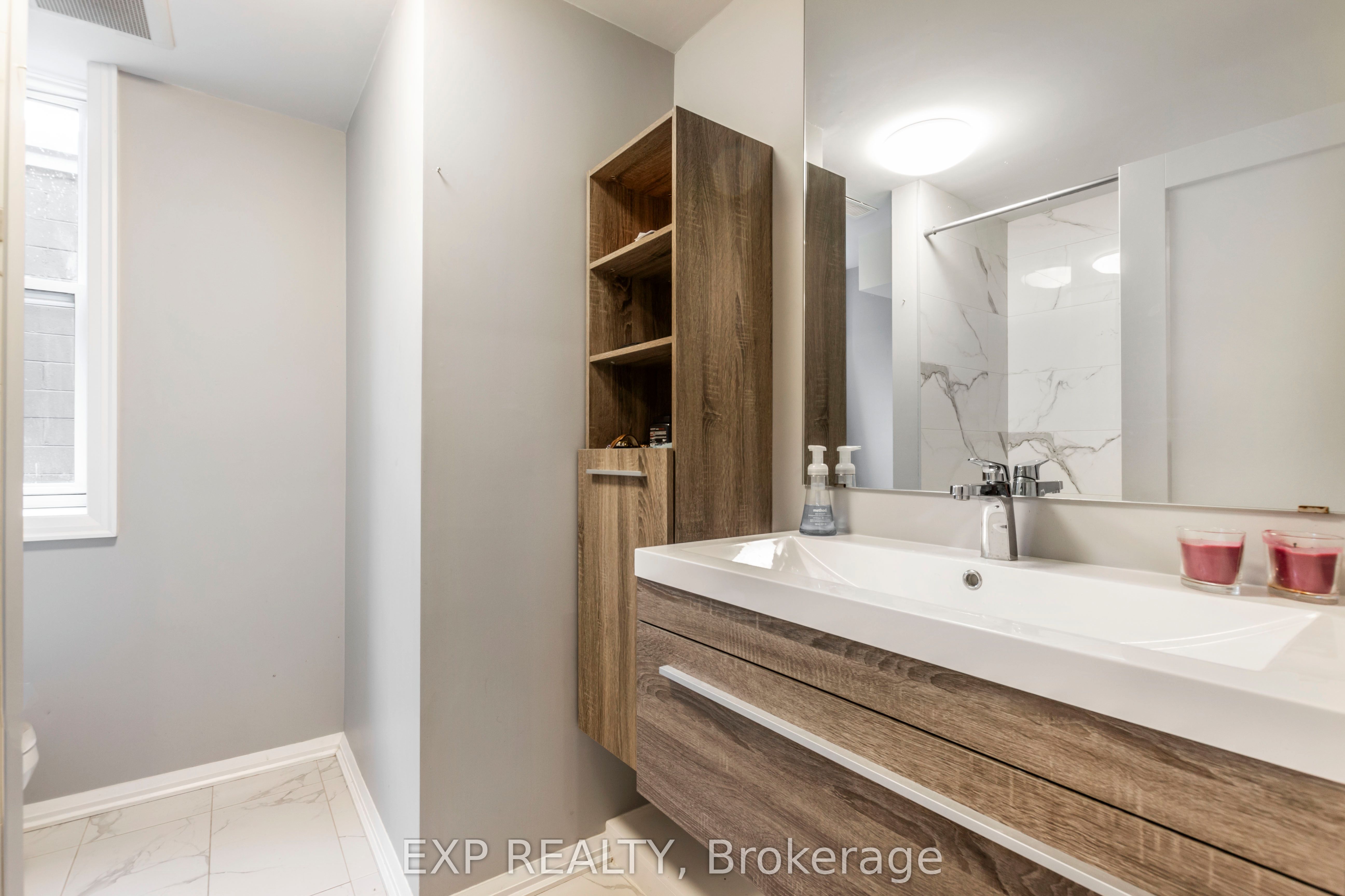144 Wellington Street N, #2