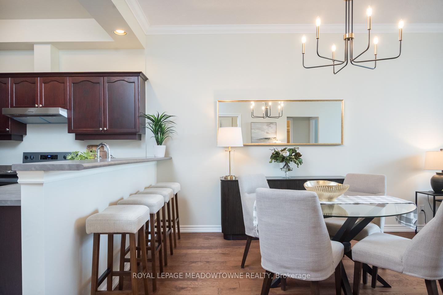 2 Bedrooms Condo at 262 Dundas, Hamilton For sale