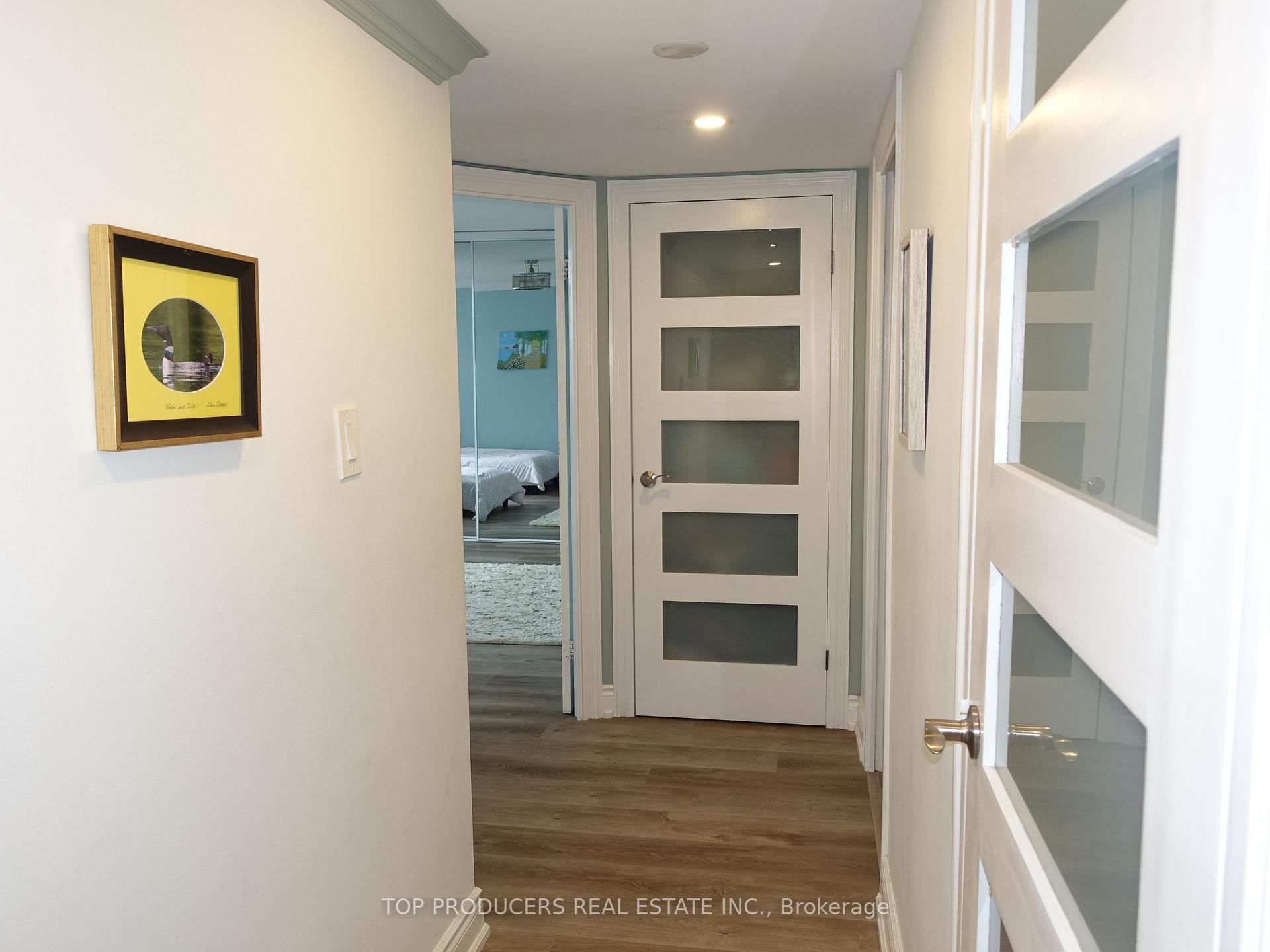 2 Bedrooms Condo at 1333 Bloor,  Mississauga For sale