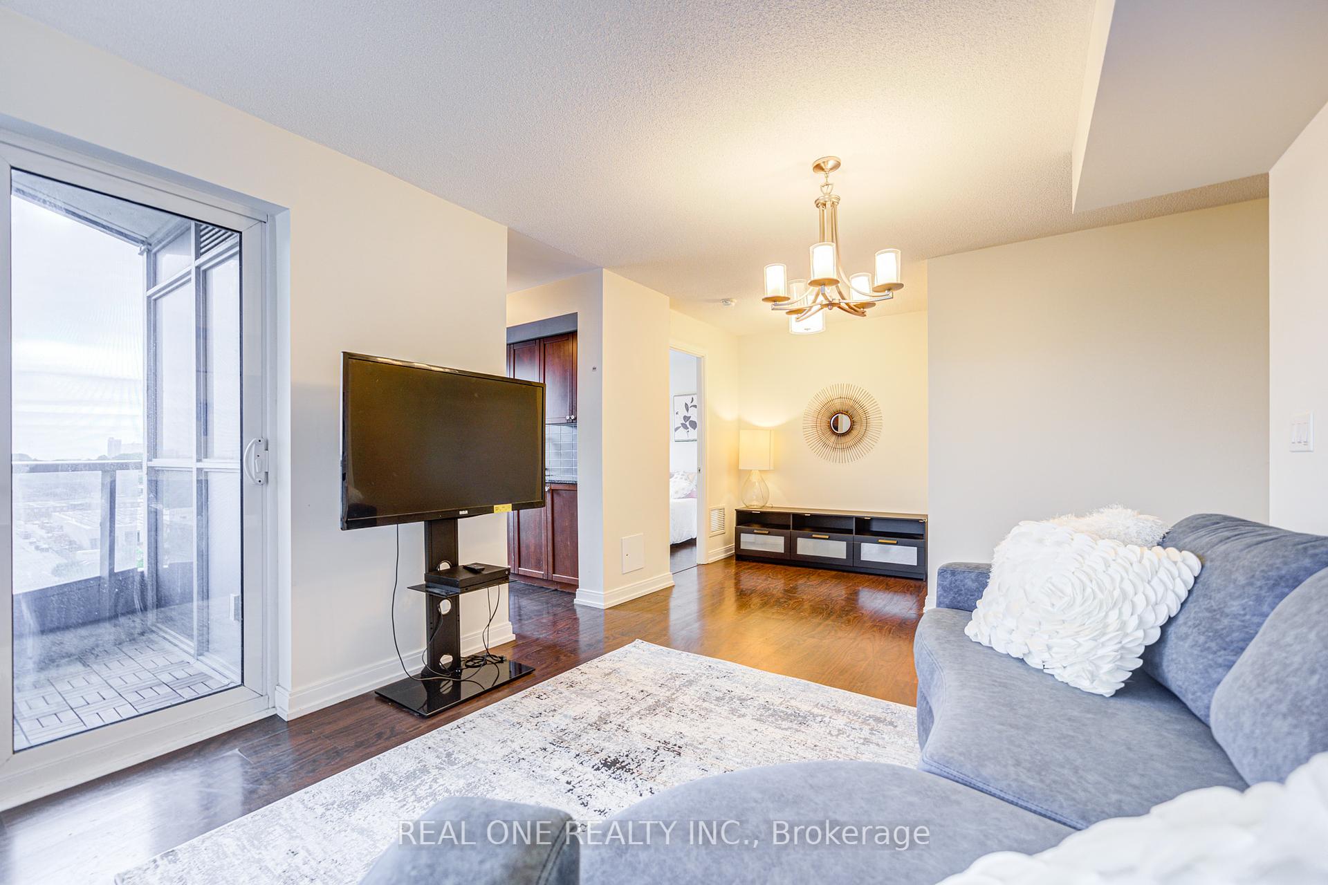 3 Bedrooms Condo at 151 Village Green, Toronto For sale