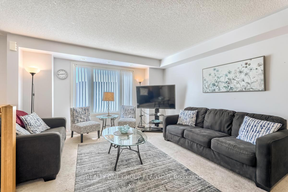 3 Bedrooms Condo at 3185 Boxford,  Mississauga For sale