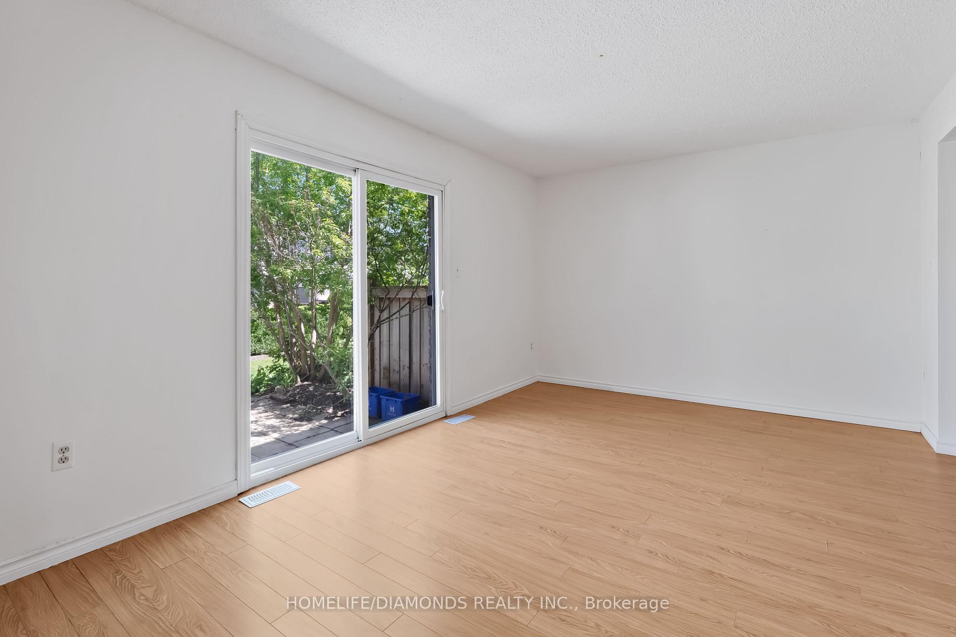 3 Bedrooms Condo at 262 KENORA, Hamilton For sale
