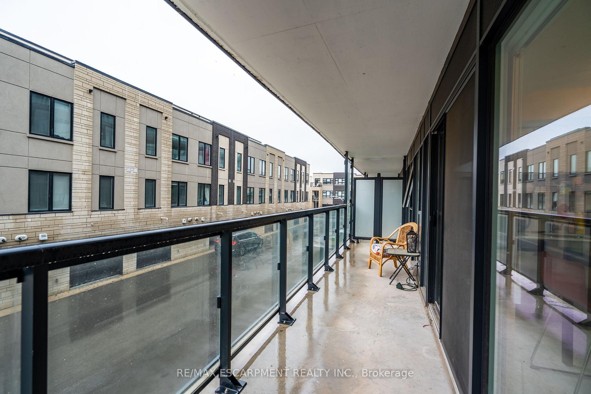 2 Bedrooms Condo at 1119 COOKE, Burlington For sale