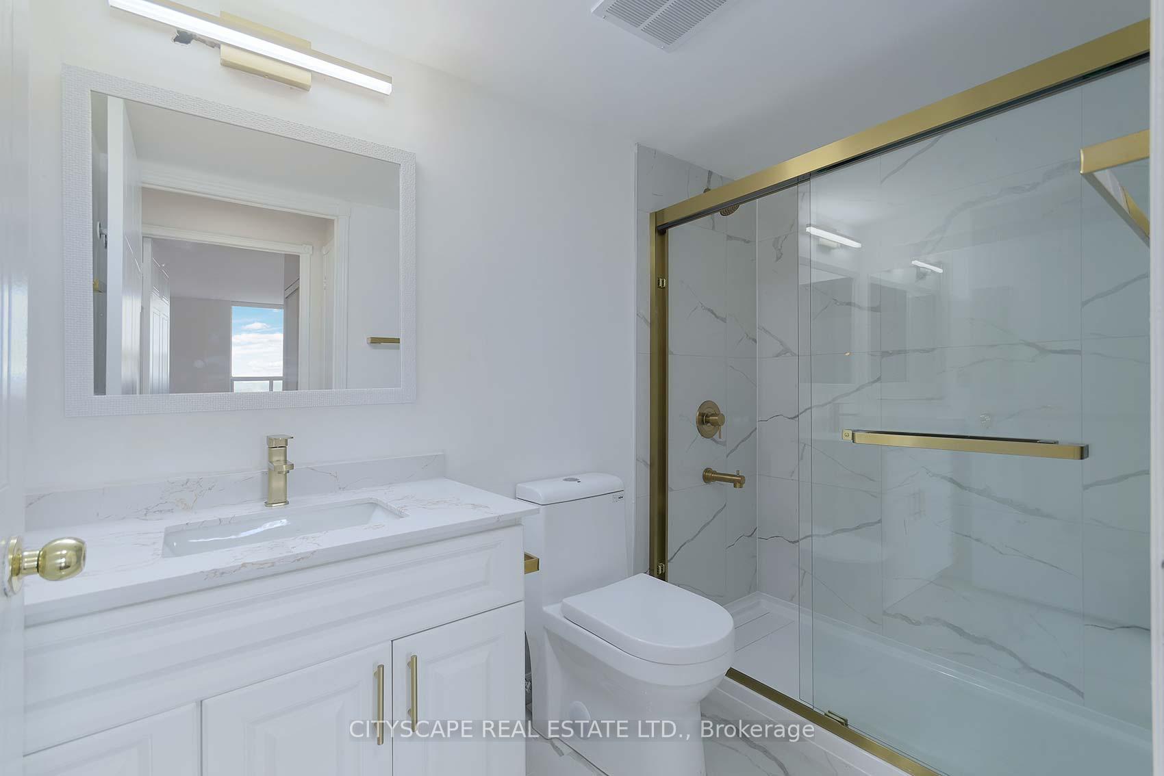 3 Bedrooms Condo at 135 Hillcrest, Mississauga For sale