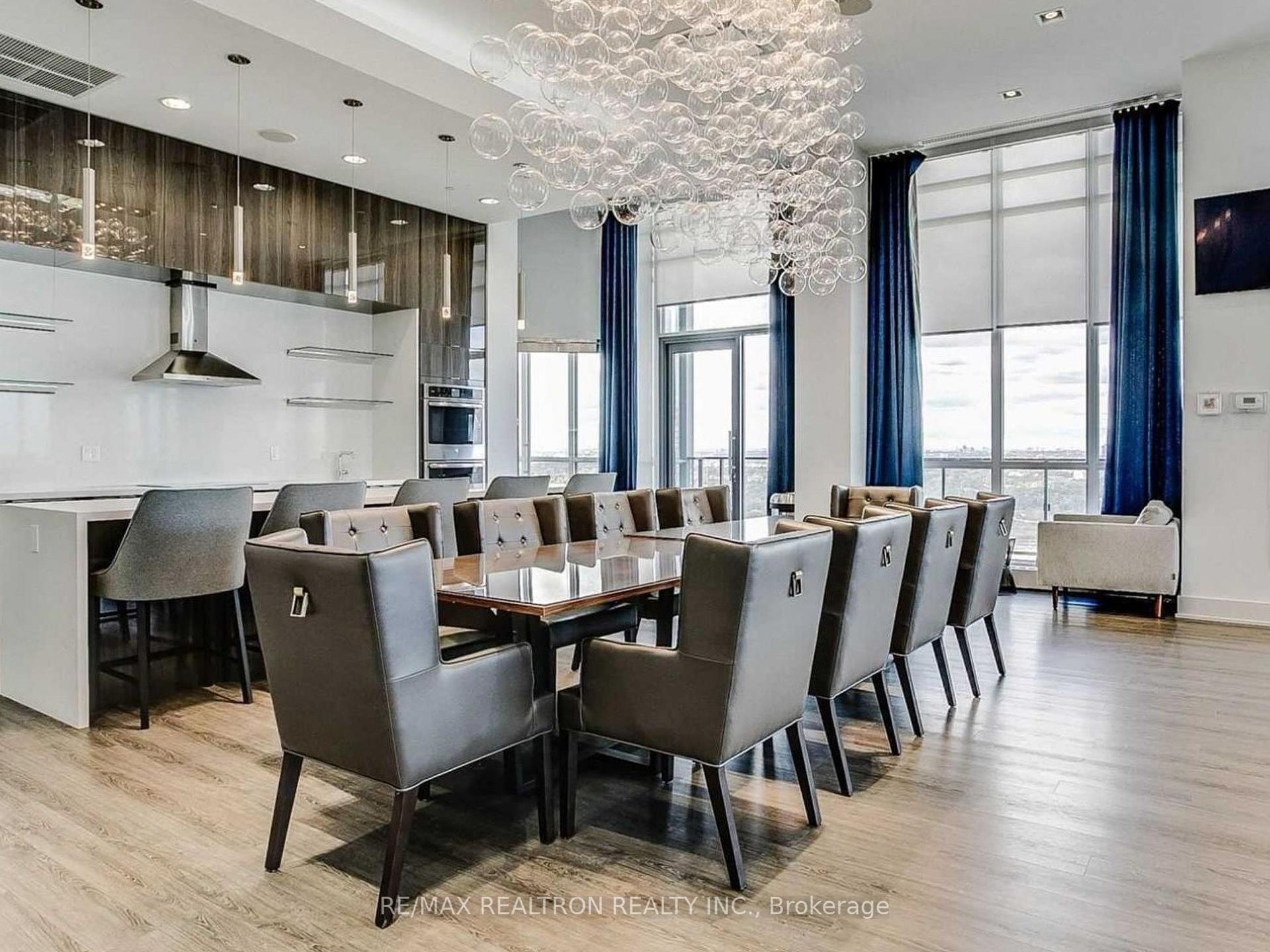 3 Bedrooms Condo at 10 Park Lawn, Toronto For sale