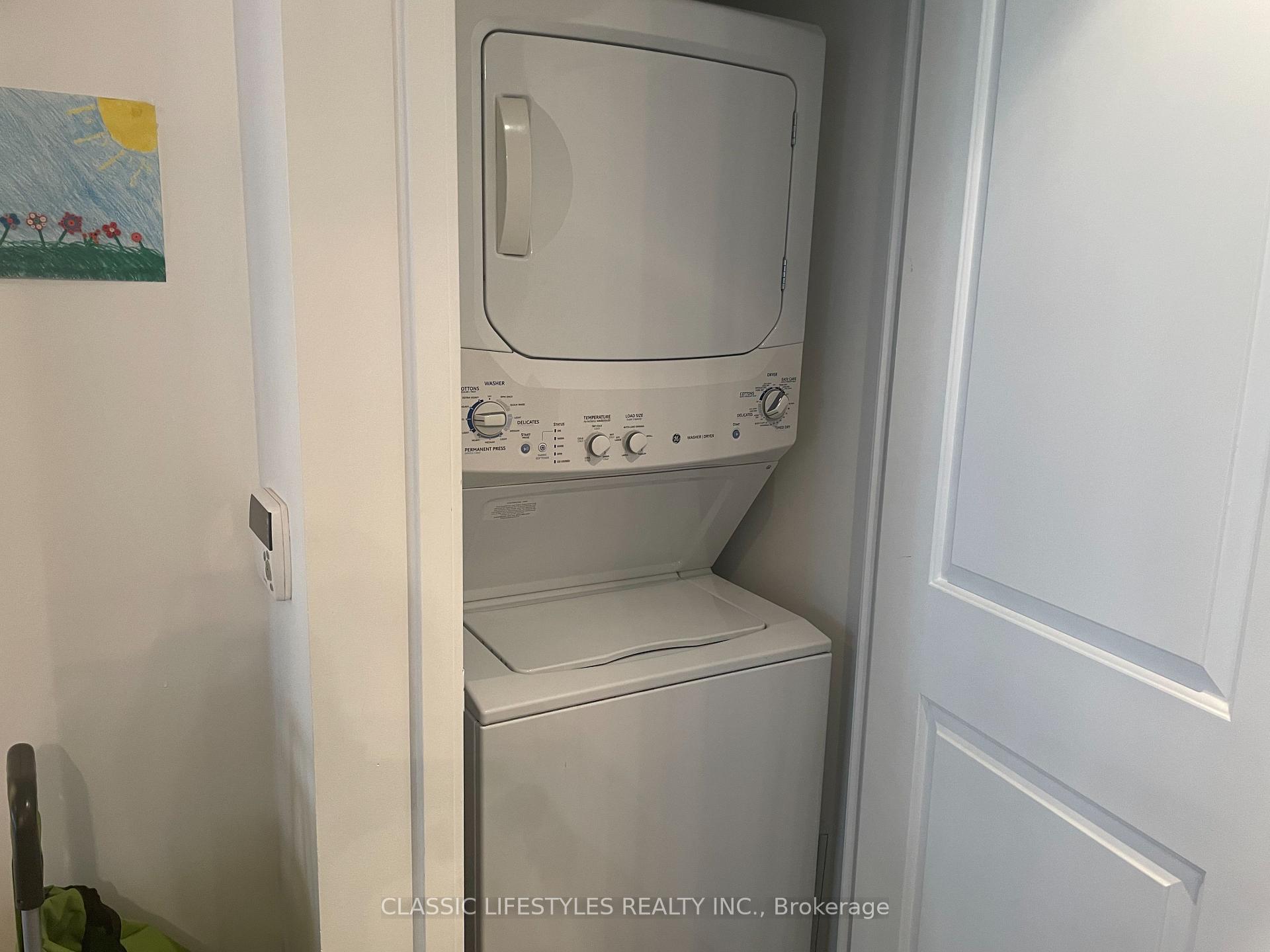 2 Bedrooms Condo at 1 Michael Power,  Toronto For sale
