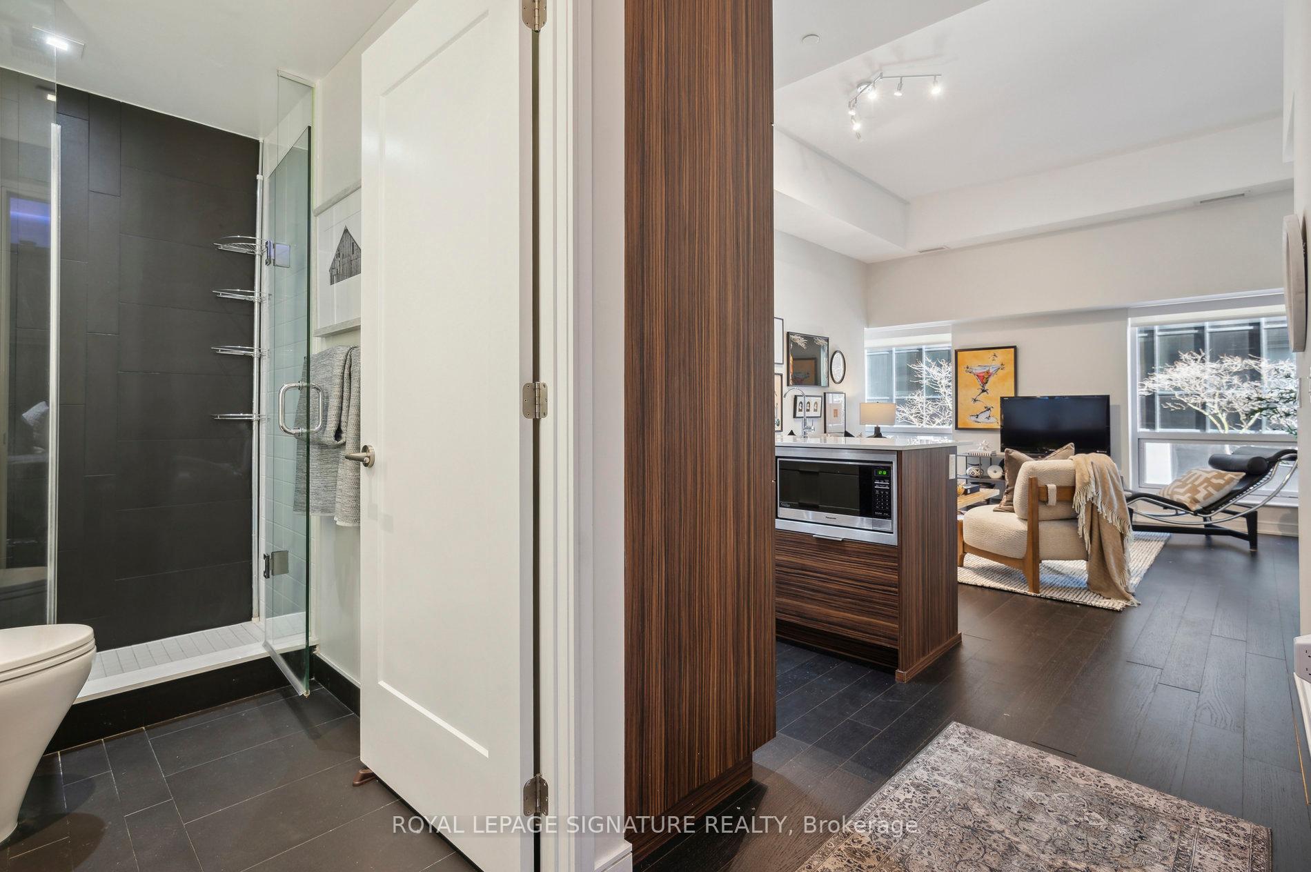 2 Bedrooms Condo at 88 Scott, Toronto For sale