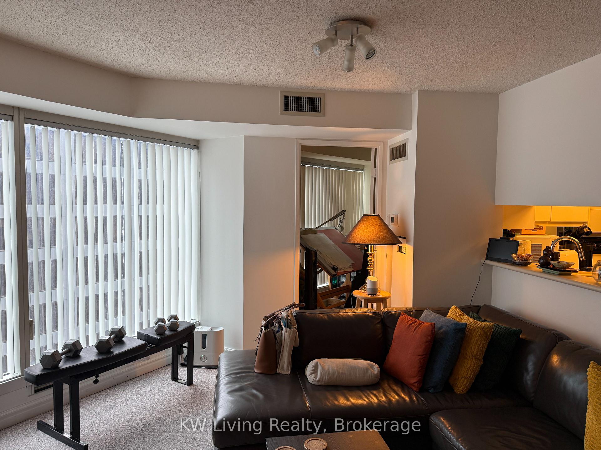 2 Bedrooms Condo at 33 University,  Toronto For sale
