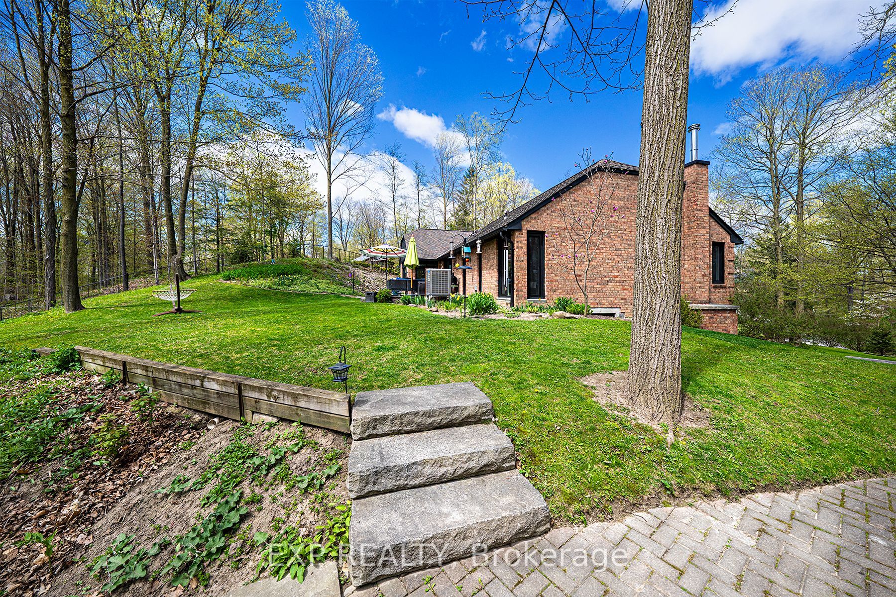 7 Valley Trail, East Gwillimbury, ON L3Y 4V8