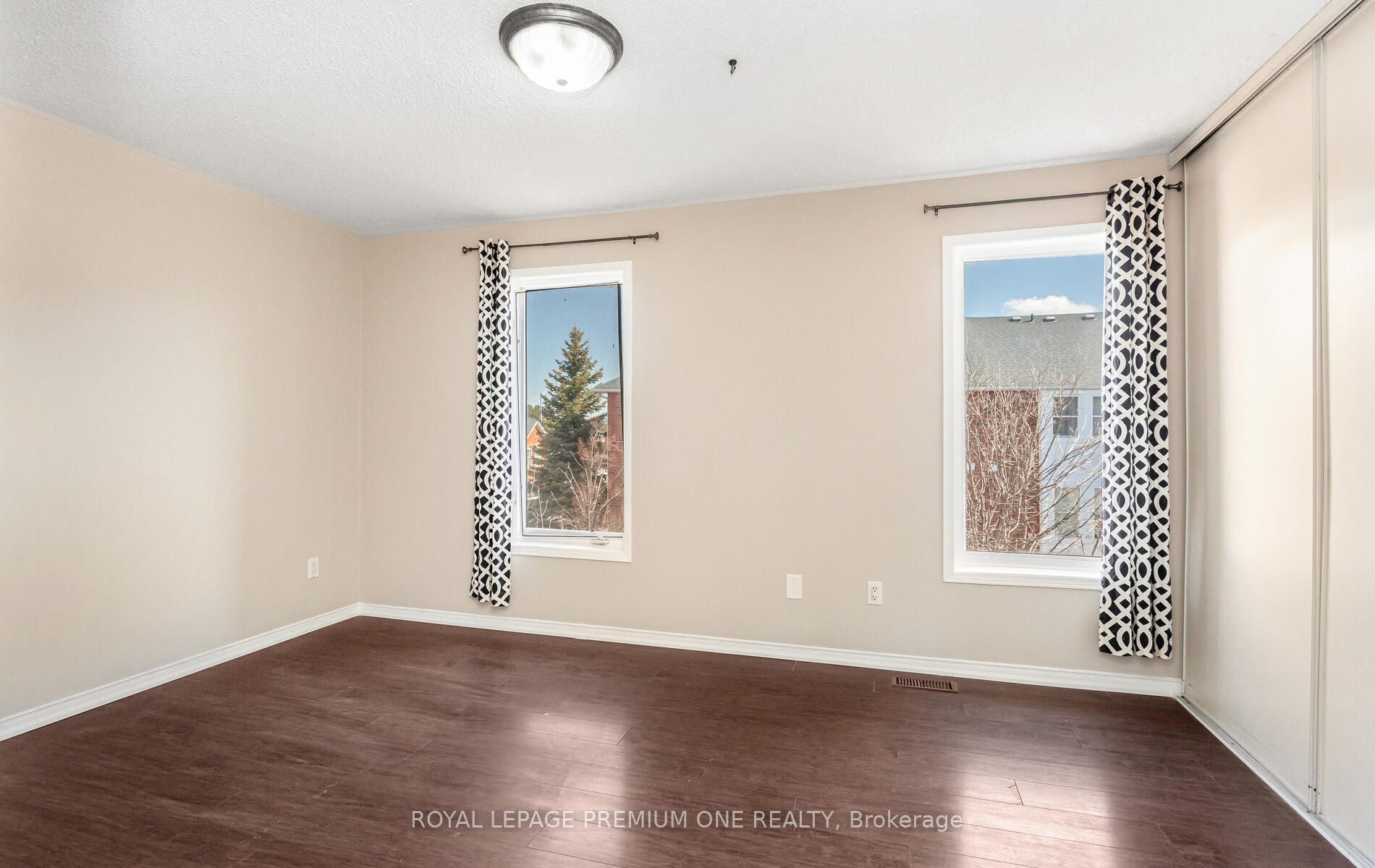 6860 MeadowvaleTownCentre Circle, #23
