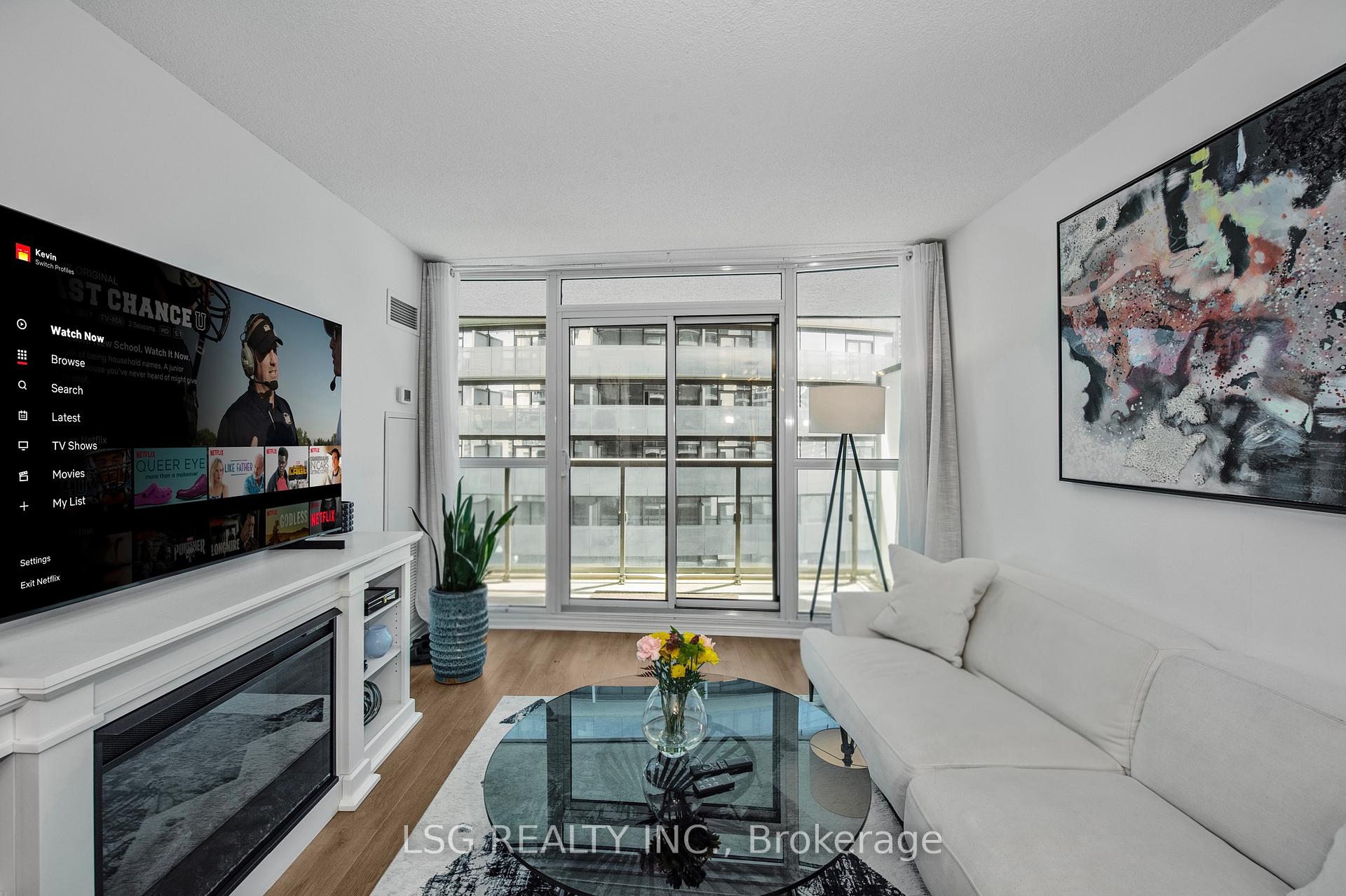 2 Bedrooms Condo at 19 Grand Trunk, Toronto For sale