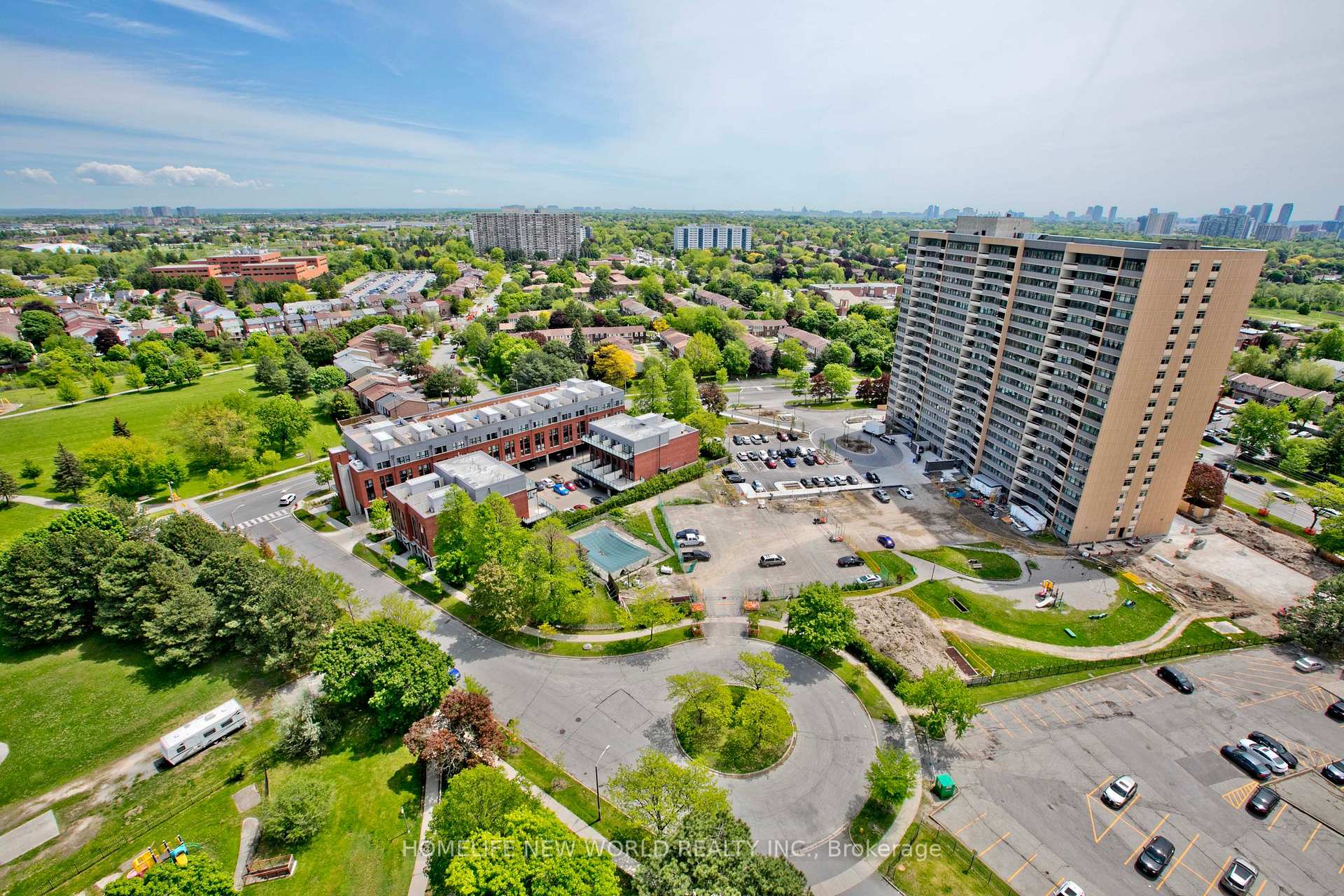 3 Bedrooms Condo at 100 Echo, Toronto For sale