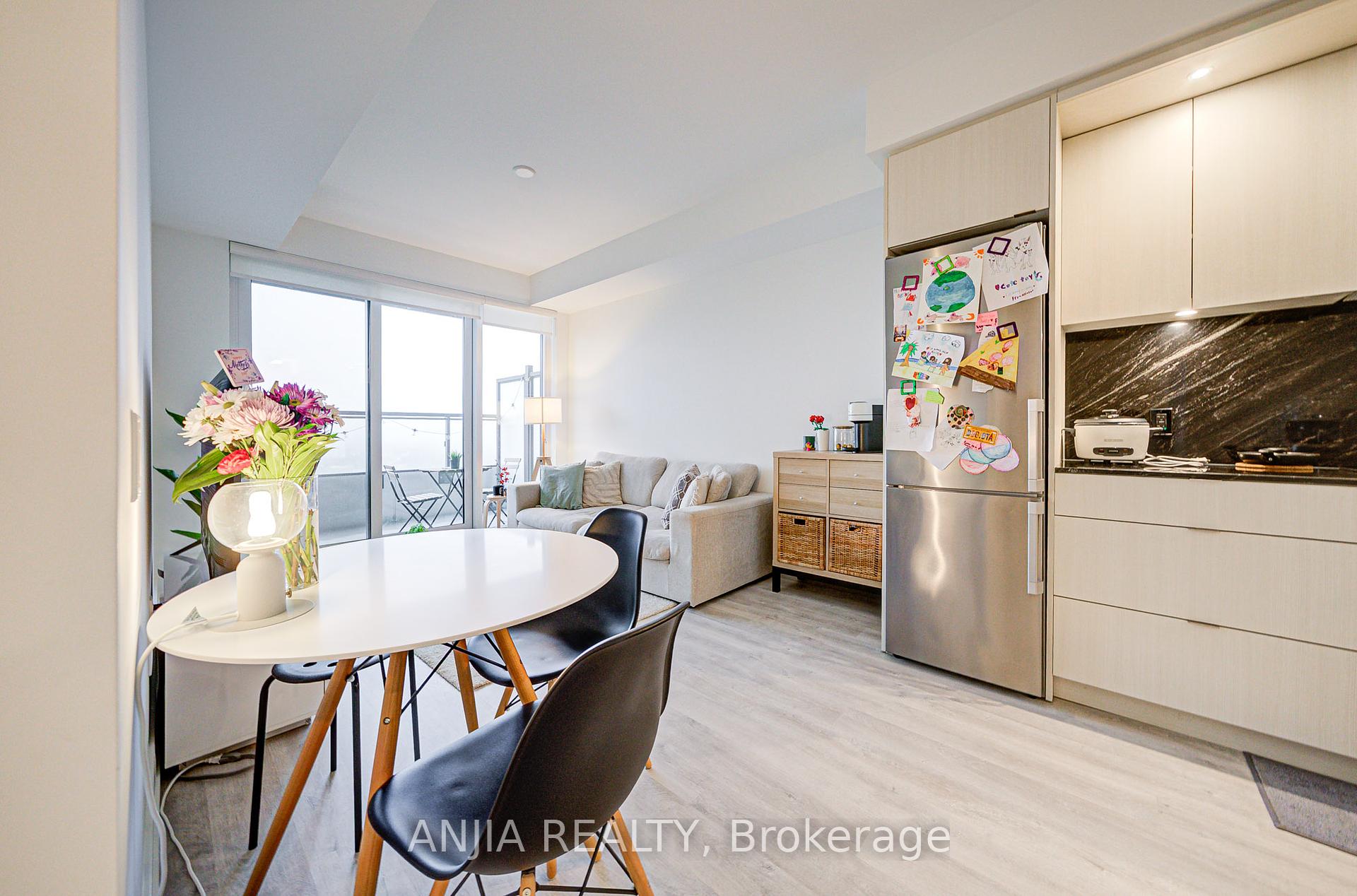 2 Bedrooms Condo at 30 Inn On The Park, Toronto For sale
