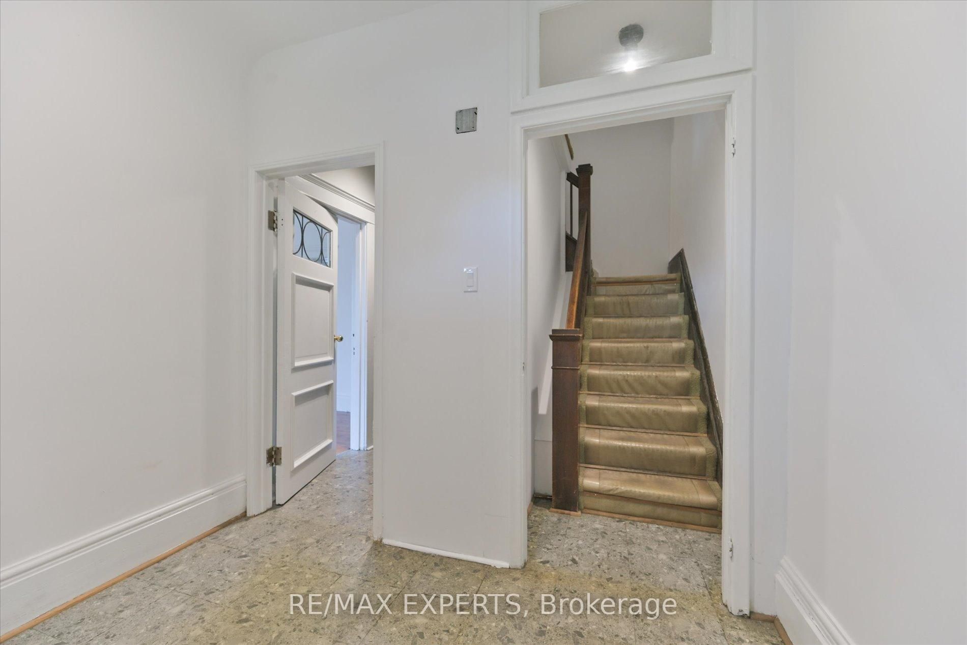 18 Barton Avenue