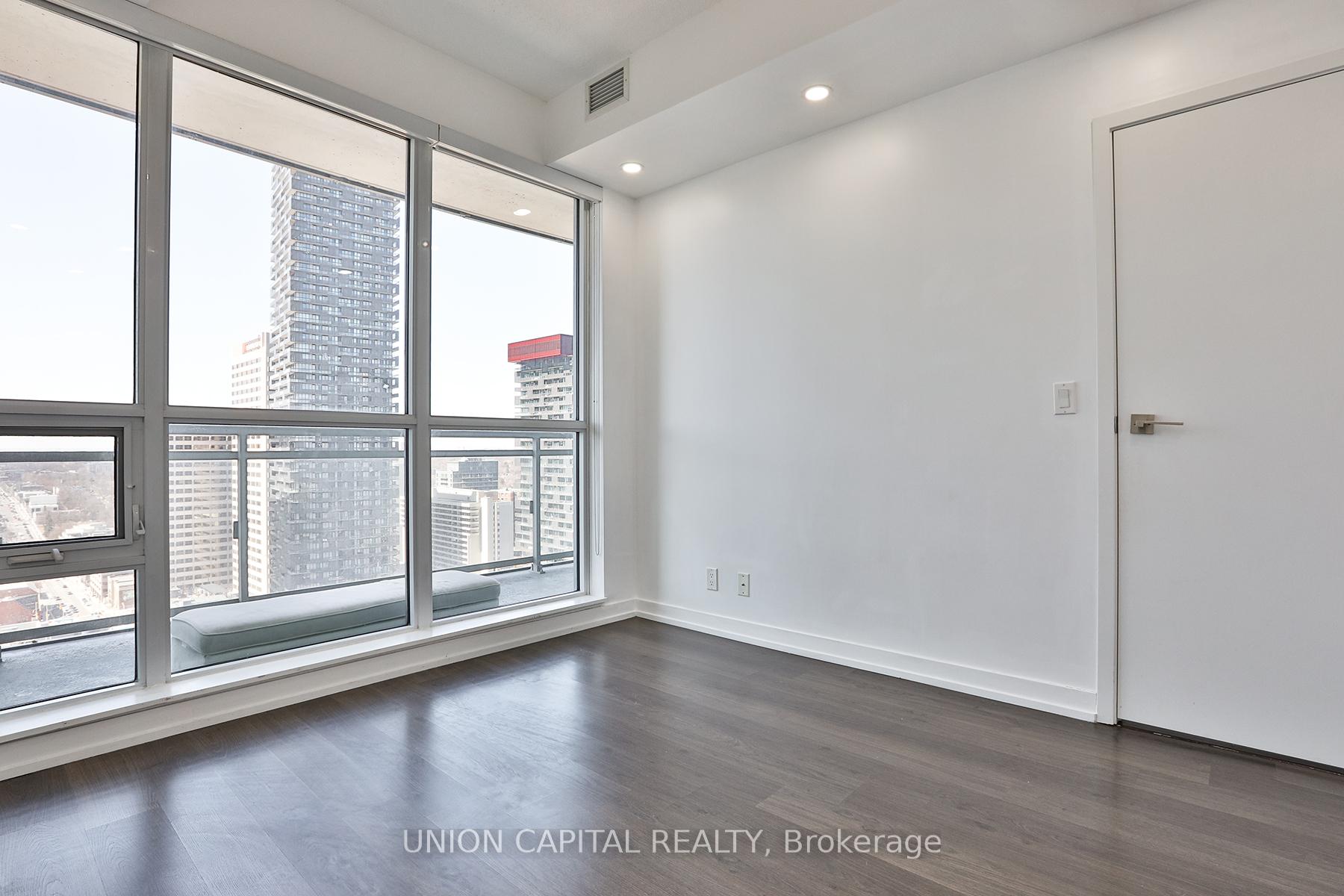 2 Bedrooms Condo at 89 Dunfield, Toronto For sale