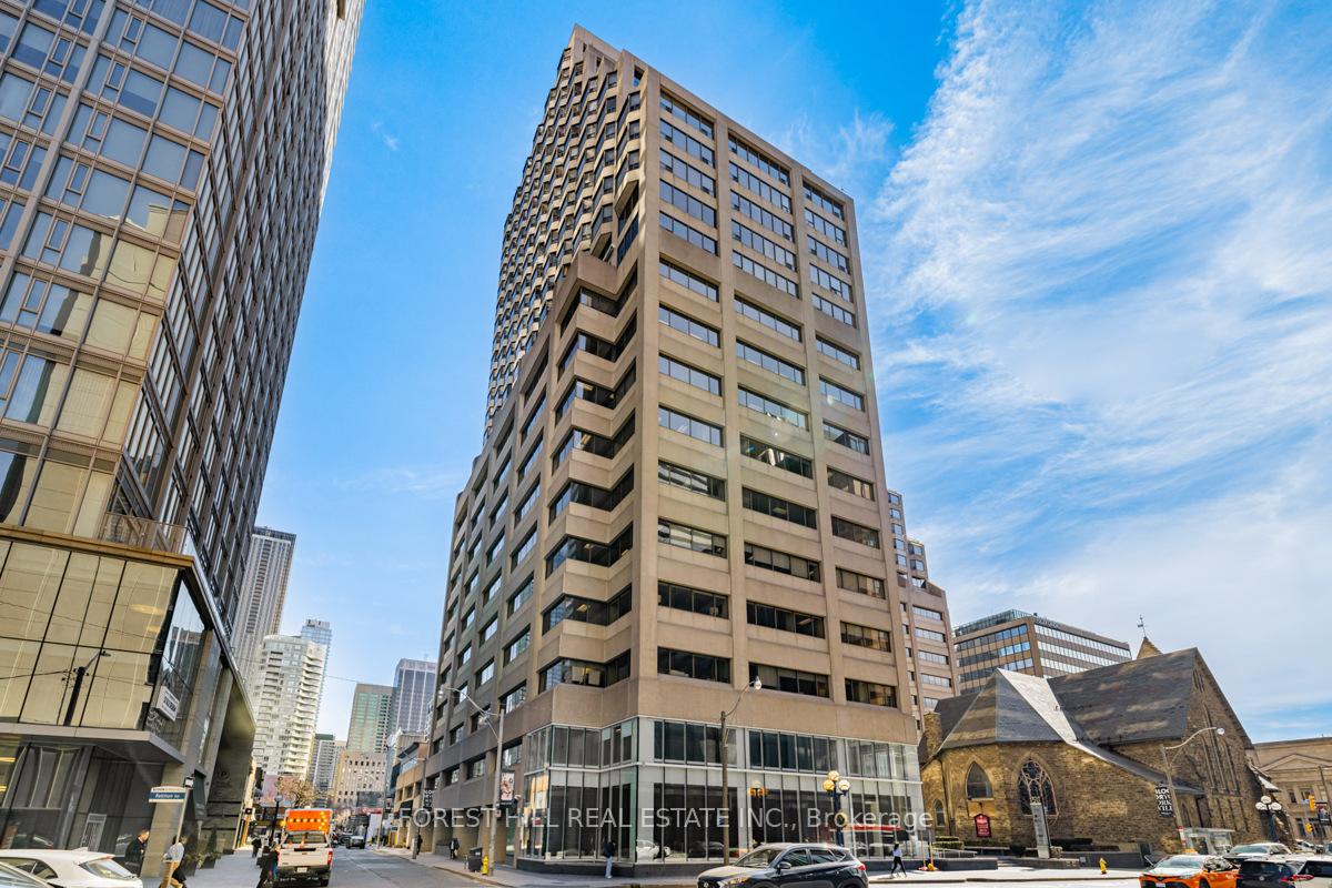 2 Bedrooms Condo at 175 Cumberland, Toronto For sale