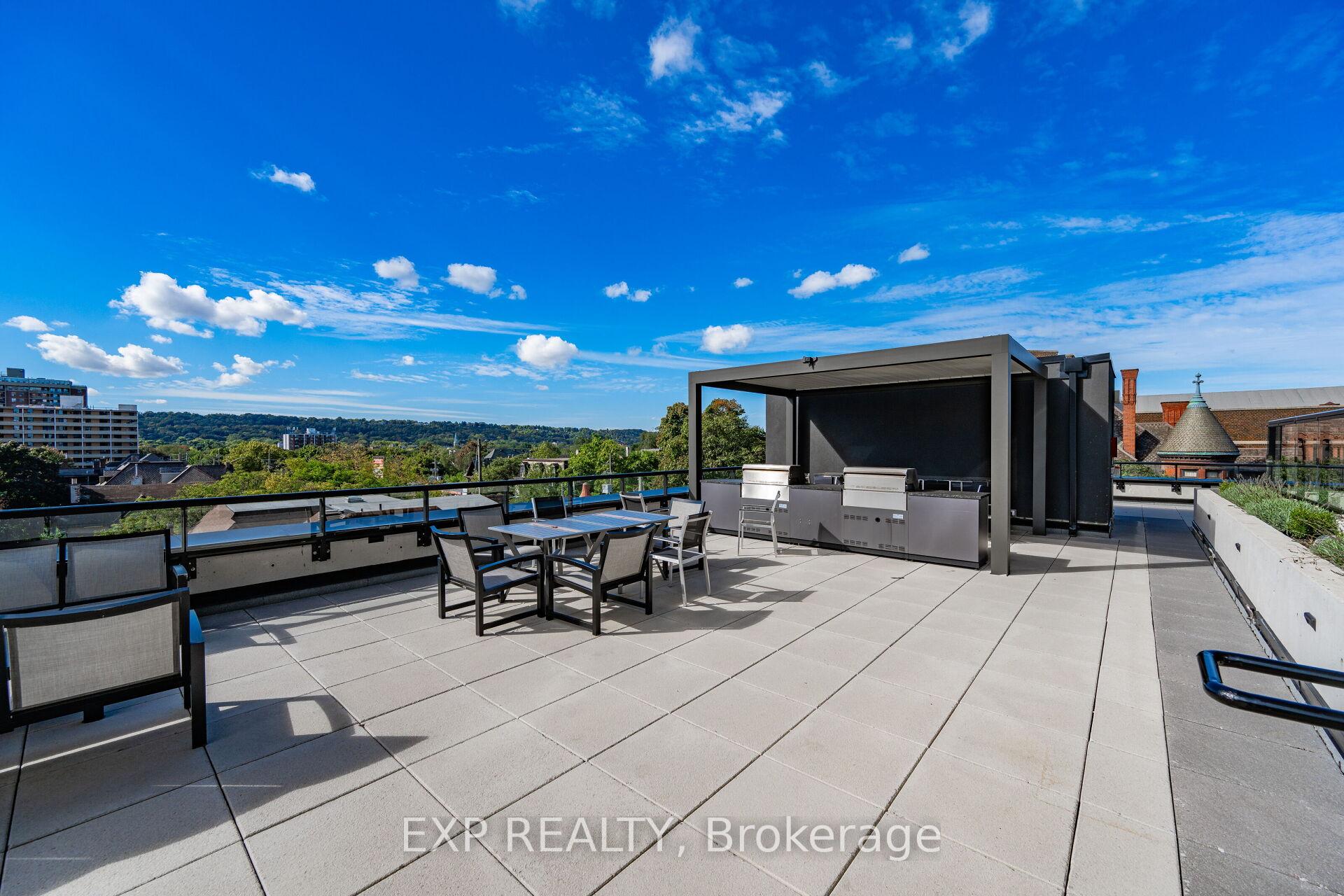 2 Bedrooms Condo at 15 Queen, Hamilton For sale