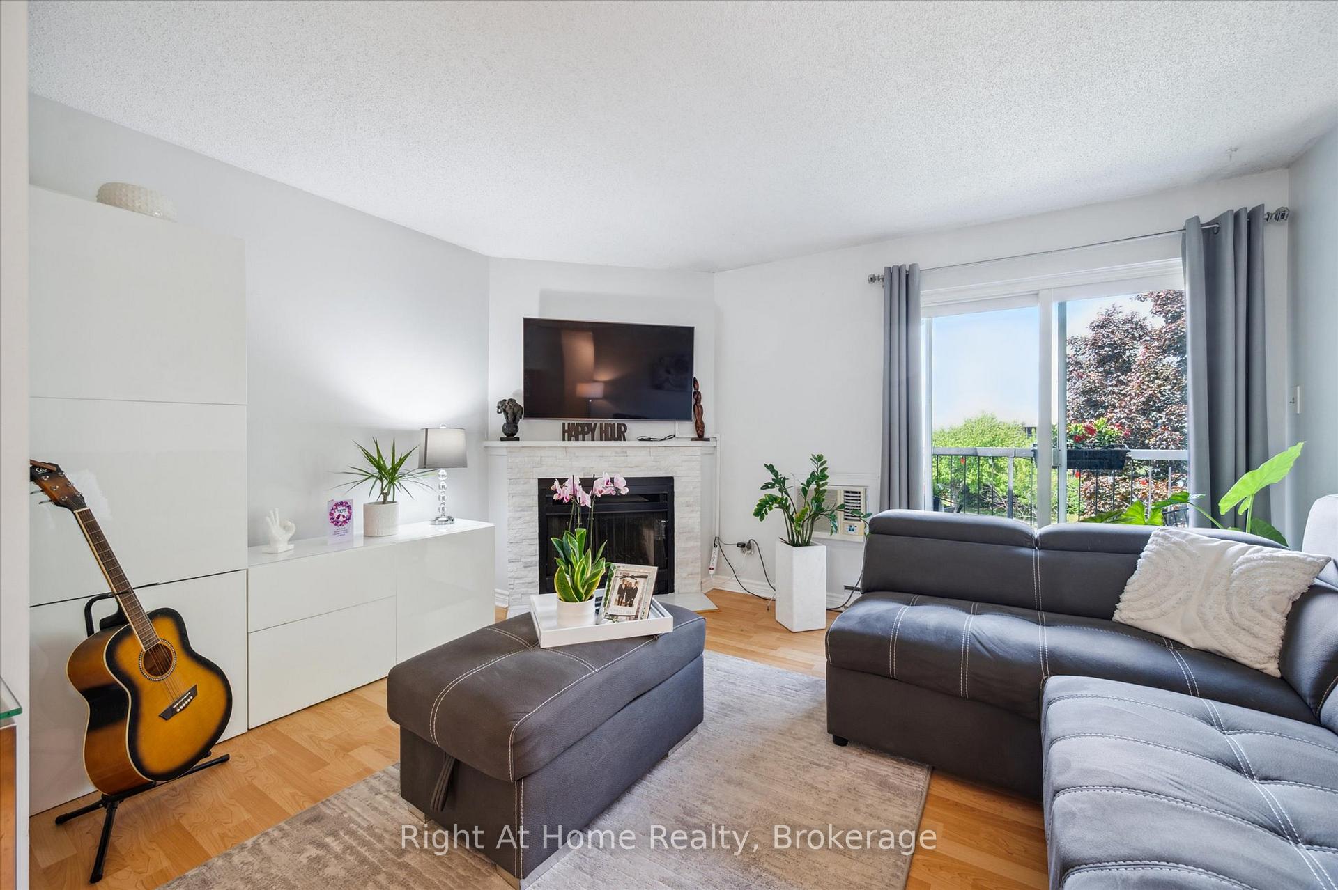 2 Bedrooms Condo at 1450 Glen Abbey, Oakville For sale