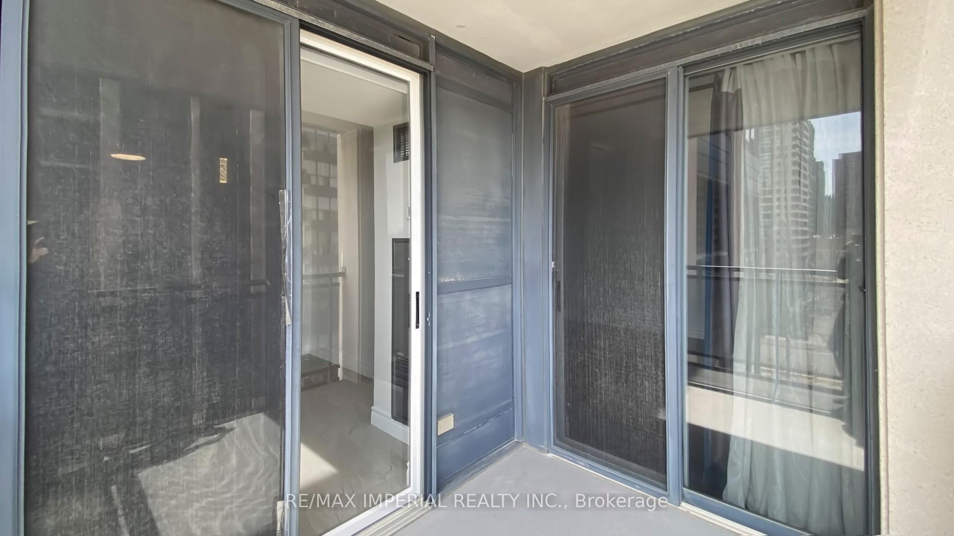 3 Bedrooms Condo at 18 Hollywood, Toronto For sale