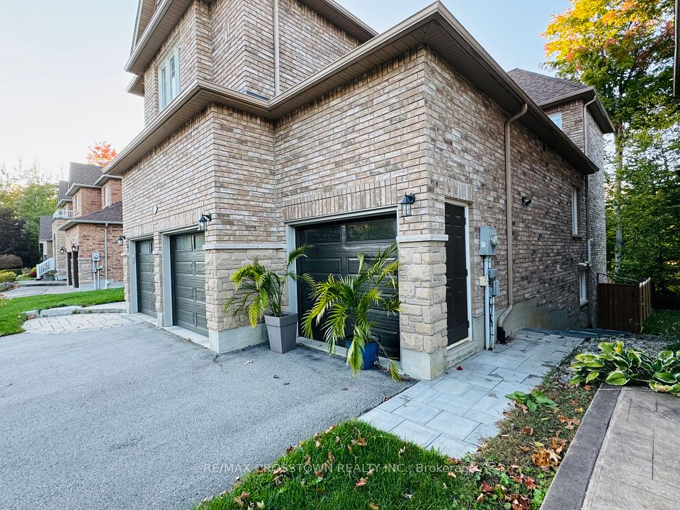 33 Camelot Square