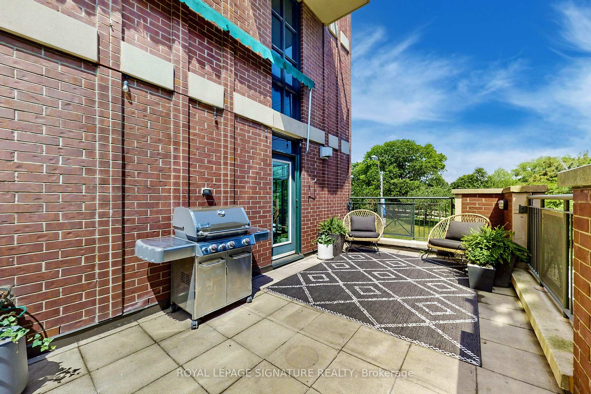 2 Bedrooms Condo at 901 Queen, Toronto For sale