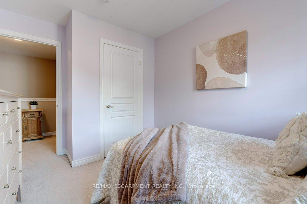 2 Bedrooms Condo at 257 Parkside, Hamilton For sale