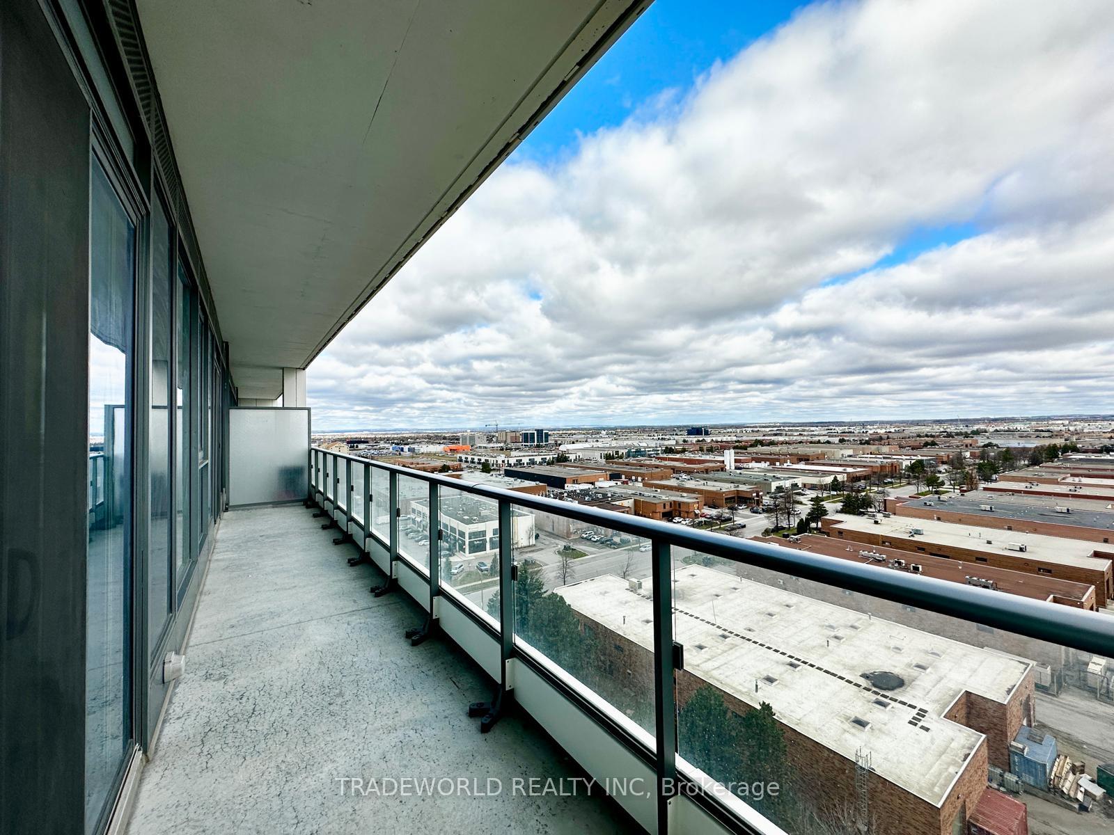 3 Bedrooms Condo at 898 Portage,  Vaughan For sale