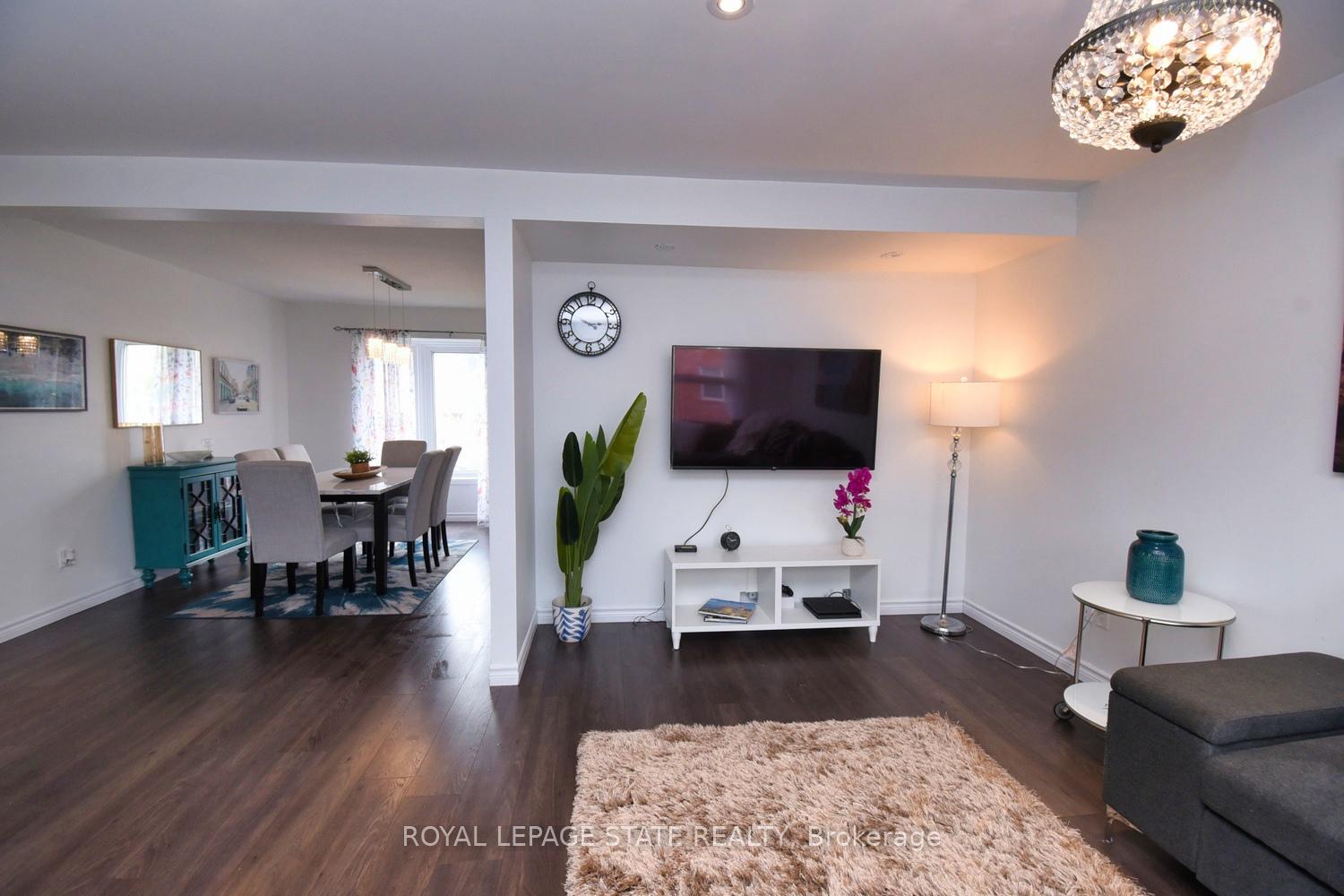 3 Bedrooms Condo at 1255 Upper Gage,  Hamilton For sale