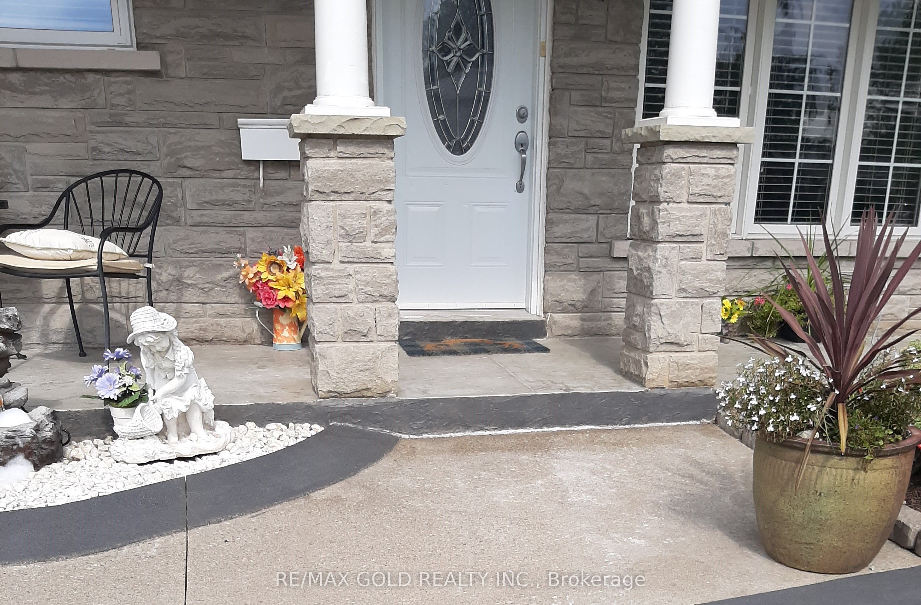 15 Castlemore Drive