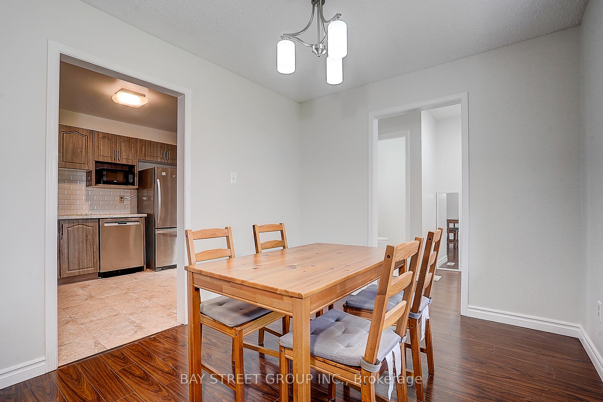 4 Bedrooms Condo at 270 Timberbank, Toronto For sale